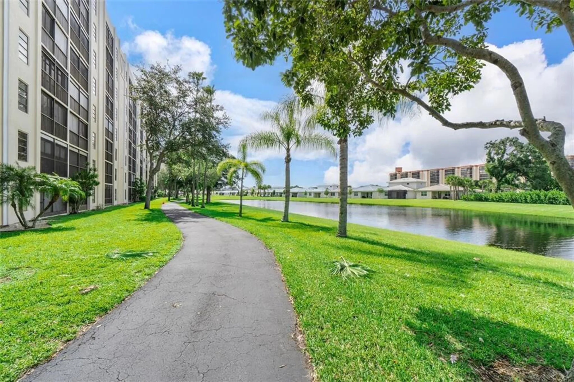 Property Slideshow image 47 of 79 | 7290 kinghurst dr apt 406, Delray Beach, FL, 33446