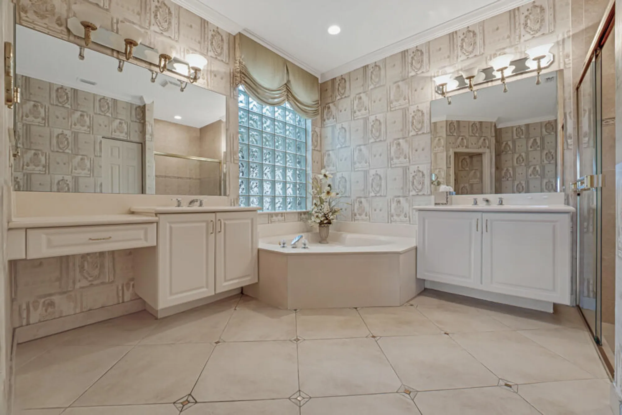 Property Slideshow image 19 of 69 | 8770 arbor walk dr, Lake Worth, FL, 33467