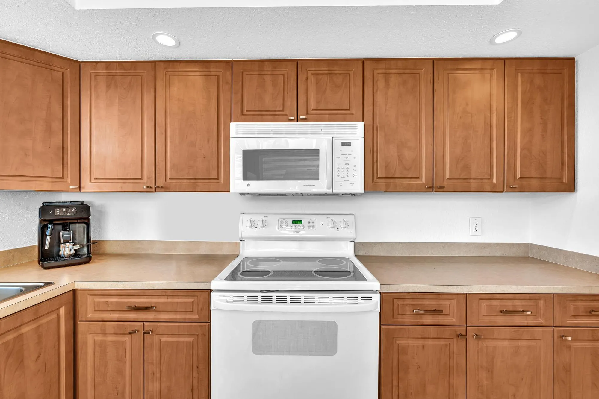 Property Slideshow image 13 of 73 | 3 colonial club dr 300, Boynton Beach, FL, 33435