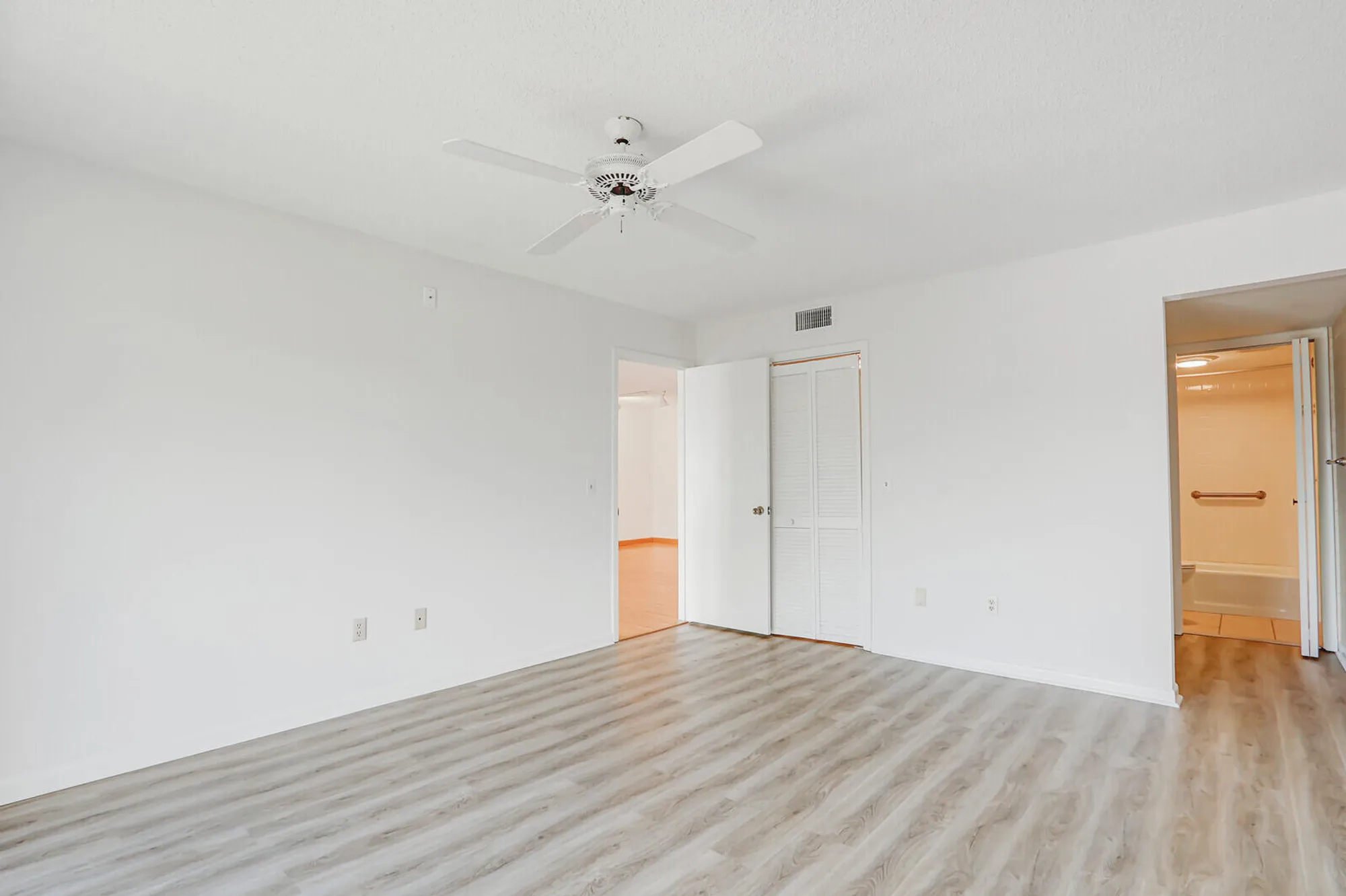 Property Slideshow image 21 of 32 | 1852 sw palm city rd 202, Stuart, FL, 34994