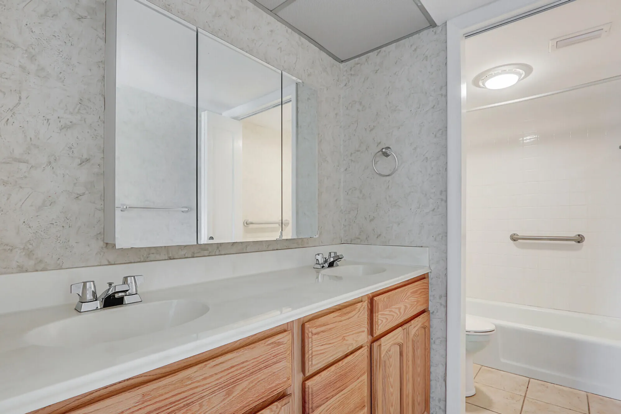 Property Slideshow image 22 of 32 | 1852 sw palm city rd 202, Stuart, FL, 34994