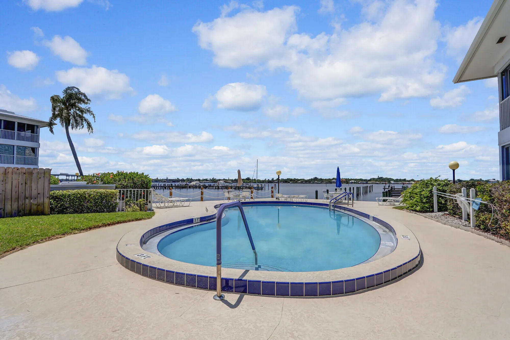 Property Slideshow image 4 of 32 | 1852 sw palm city rd 202, Stuart, FL, 34994