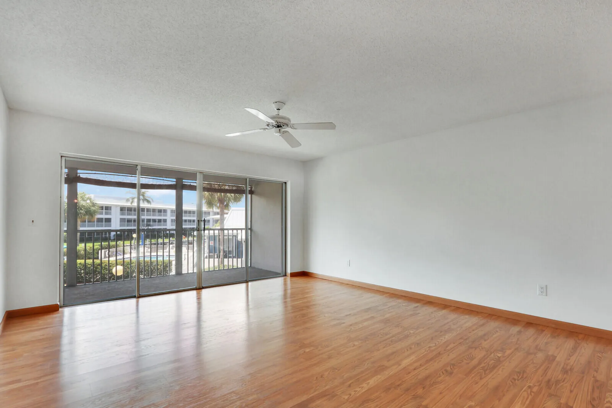 Property Slideshow image 9 of 32 | 1852 sw palm city rd 202, Stuart, FL, 34994