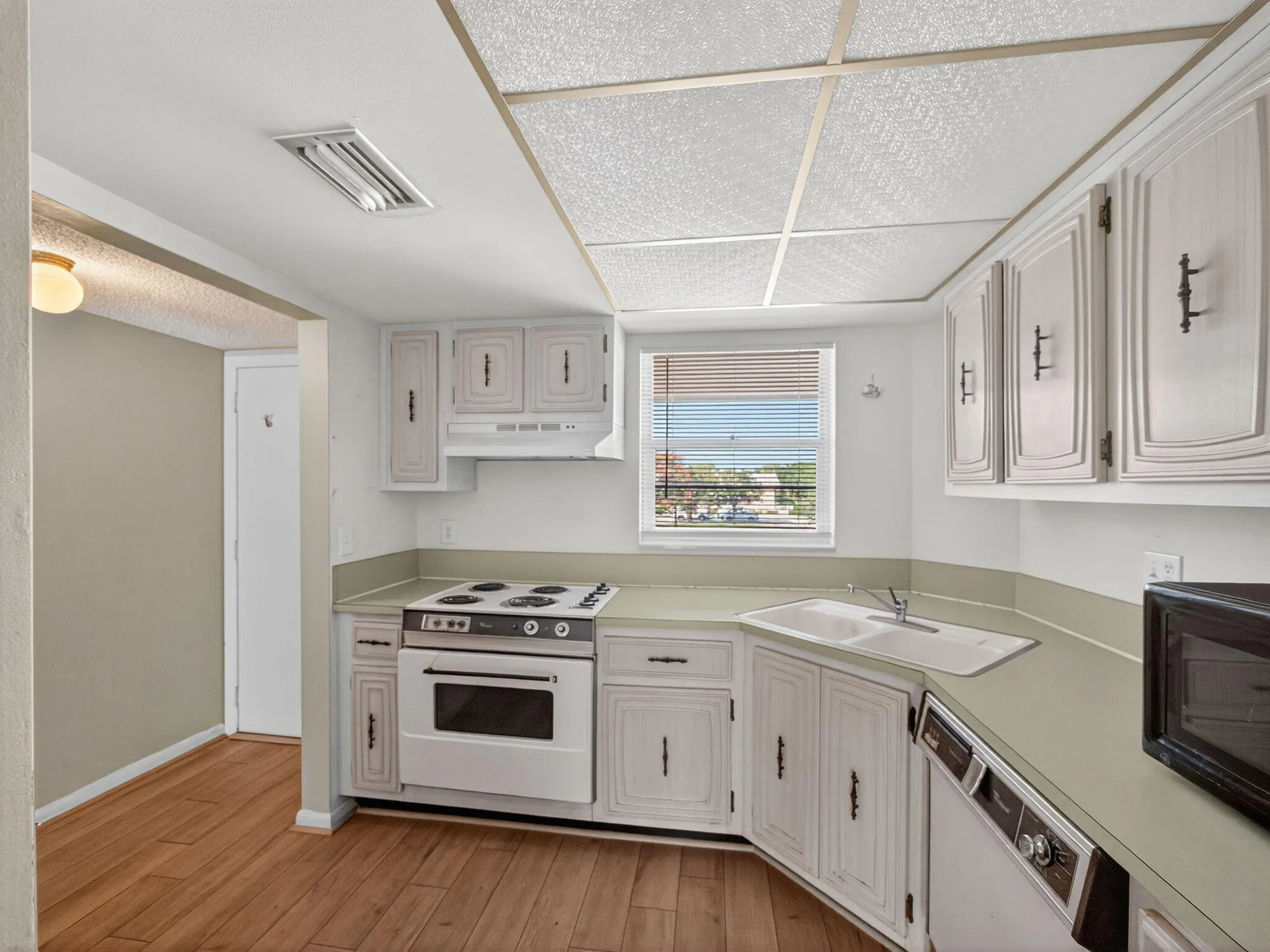 Property Slideshow image 5 of 23 | 18081 se country club dr # 17-170, Jupiter, FL, 33469