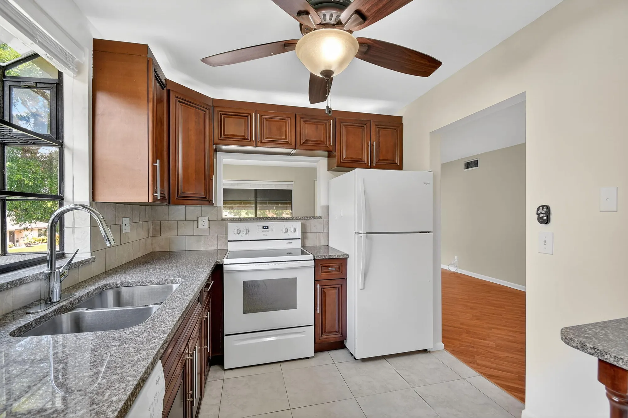 Property Slideshow image 14 of 54 | 5040 rose hill dr apt 206, Boynton Beach, FL, 33437