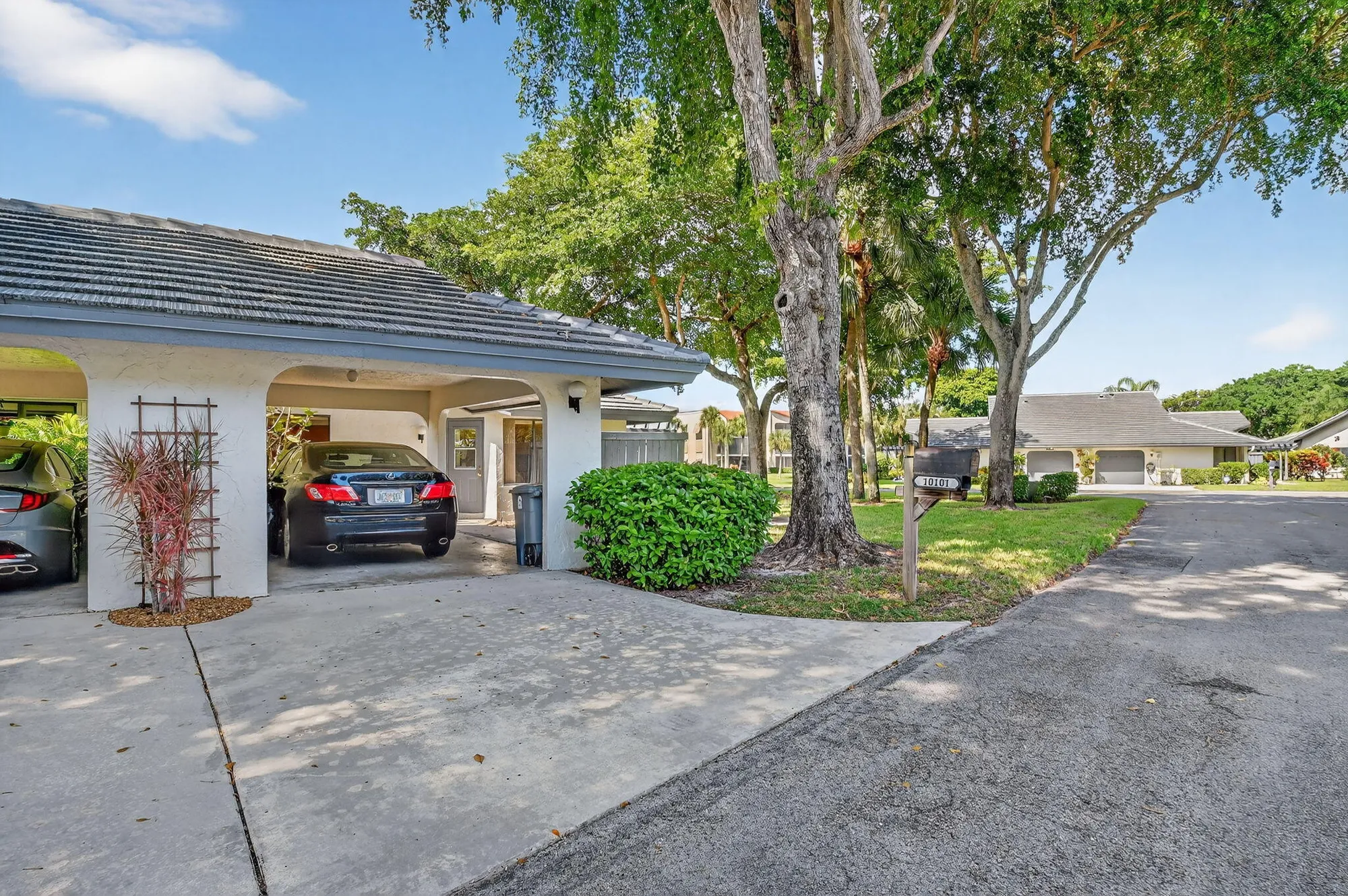 Property Slideshow image 3 of 64 | 10101 ashwood pl, Boynton Beach, FL, 33437