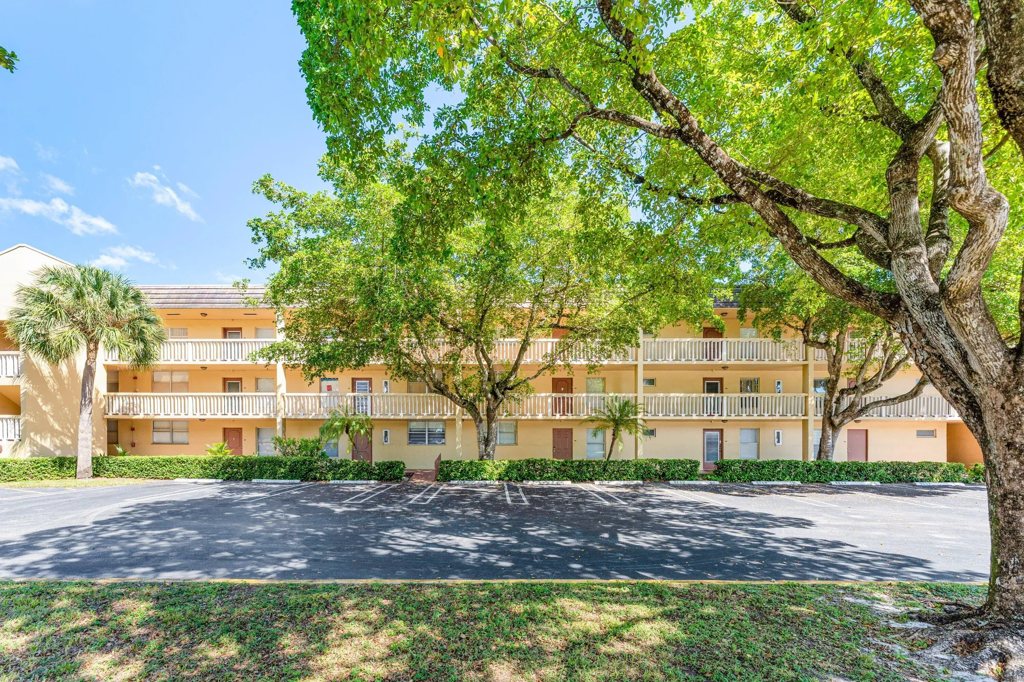 Property Slideshow image 21 of 29 | 5980 nw 64th ave 305, Tamarac, FL, 33319