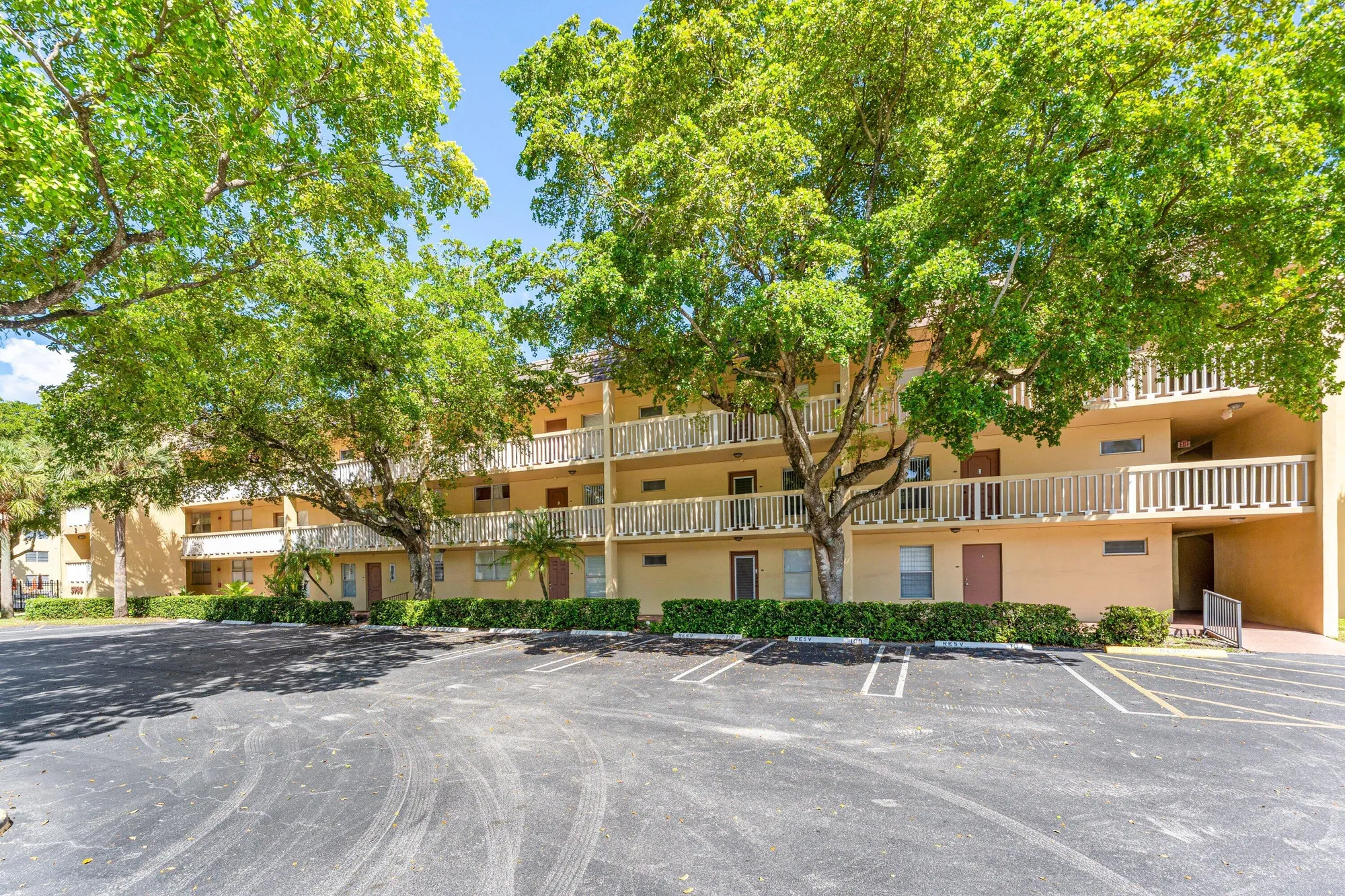 Property Slideshow image 22 of 29 | 5980 nw 64th ave 305, Tamarac, FL, 33319