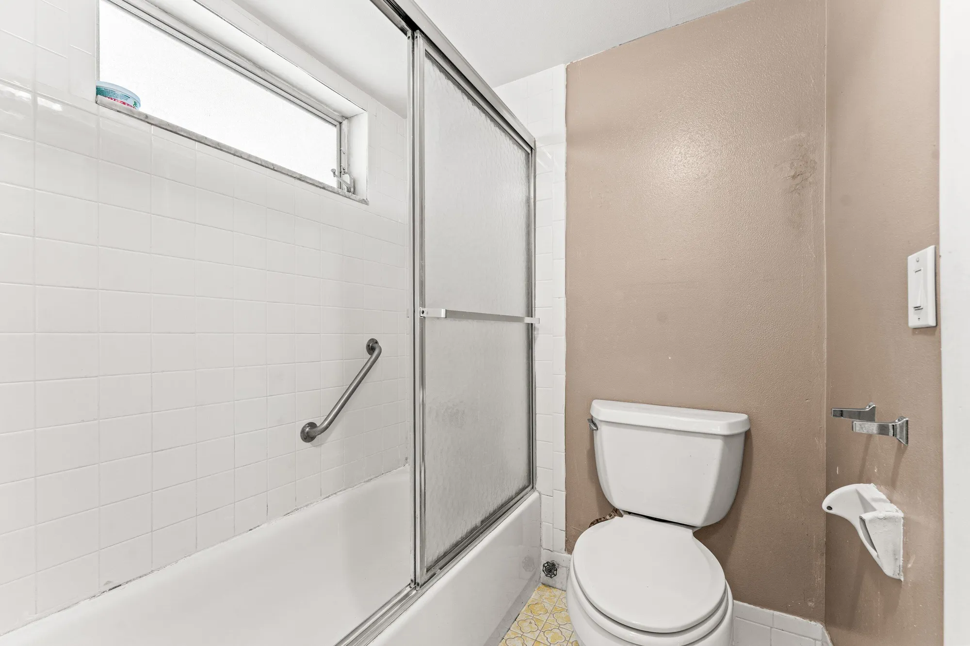 Property Slideshow image 8 of 29 | 5980 nw 64th ave 305, Tamarac, FL, 33319