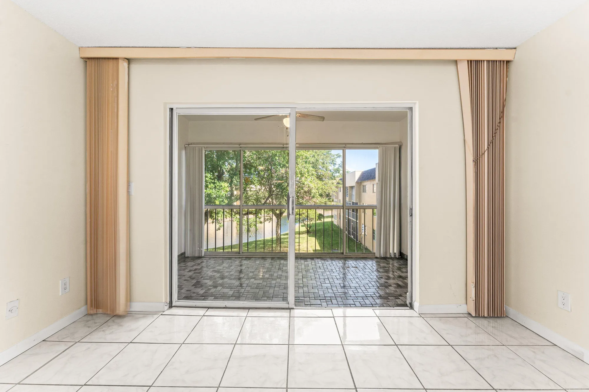Property Slideshow image 11 of 29 | 5980 nw 64th ave 305, Tamarac, FL, 33319
