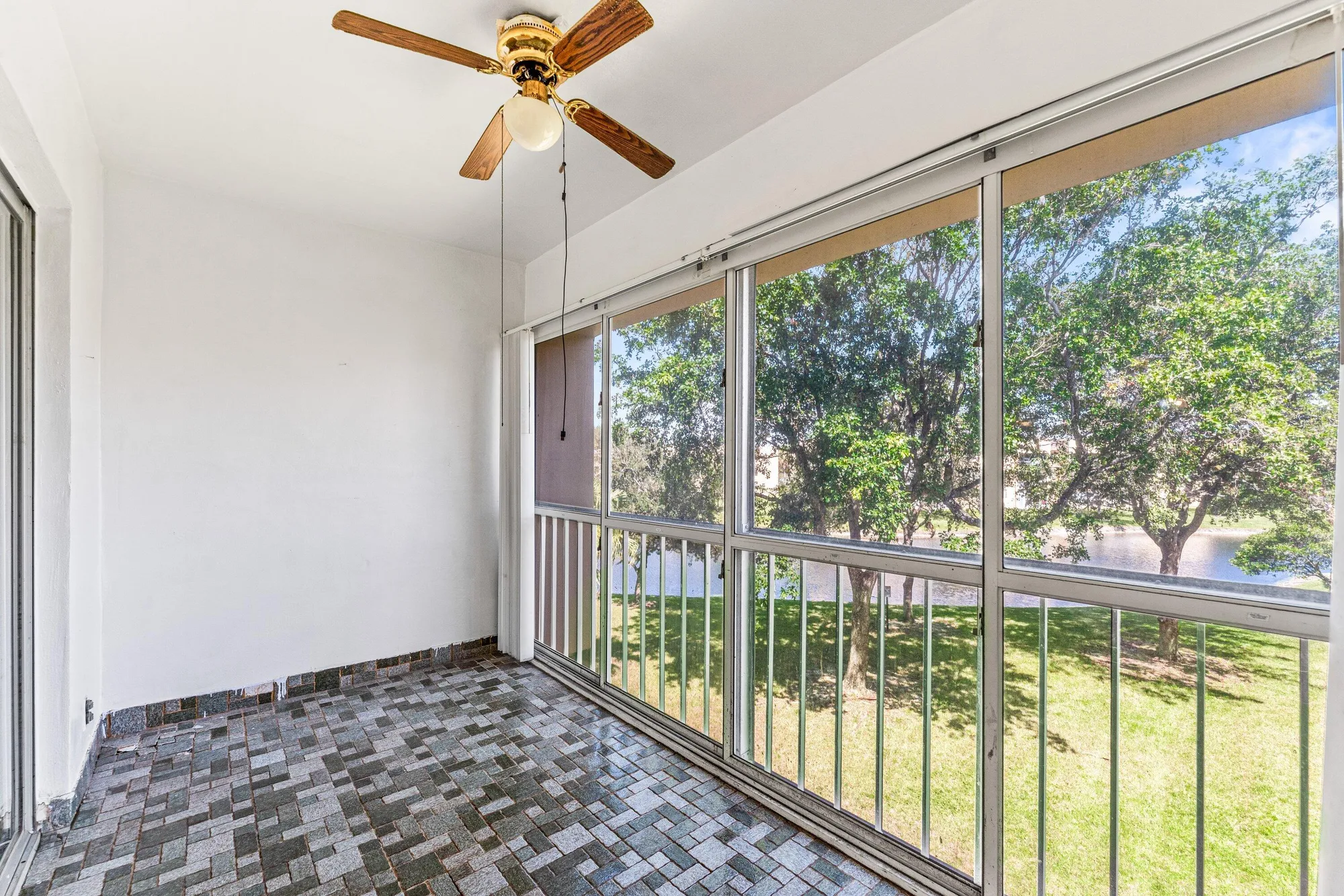 Property Slideshow image 18 of 29 | 5980 nw 64th ave 305, Tamarac, FL, 33319