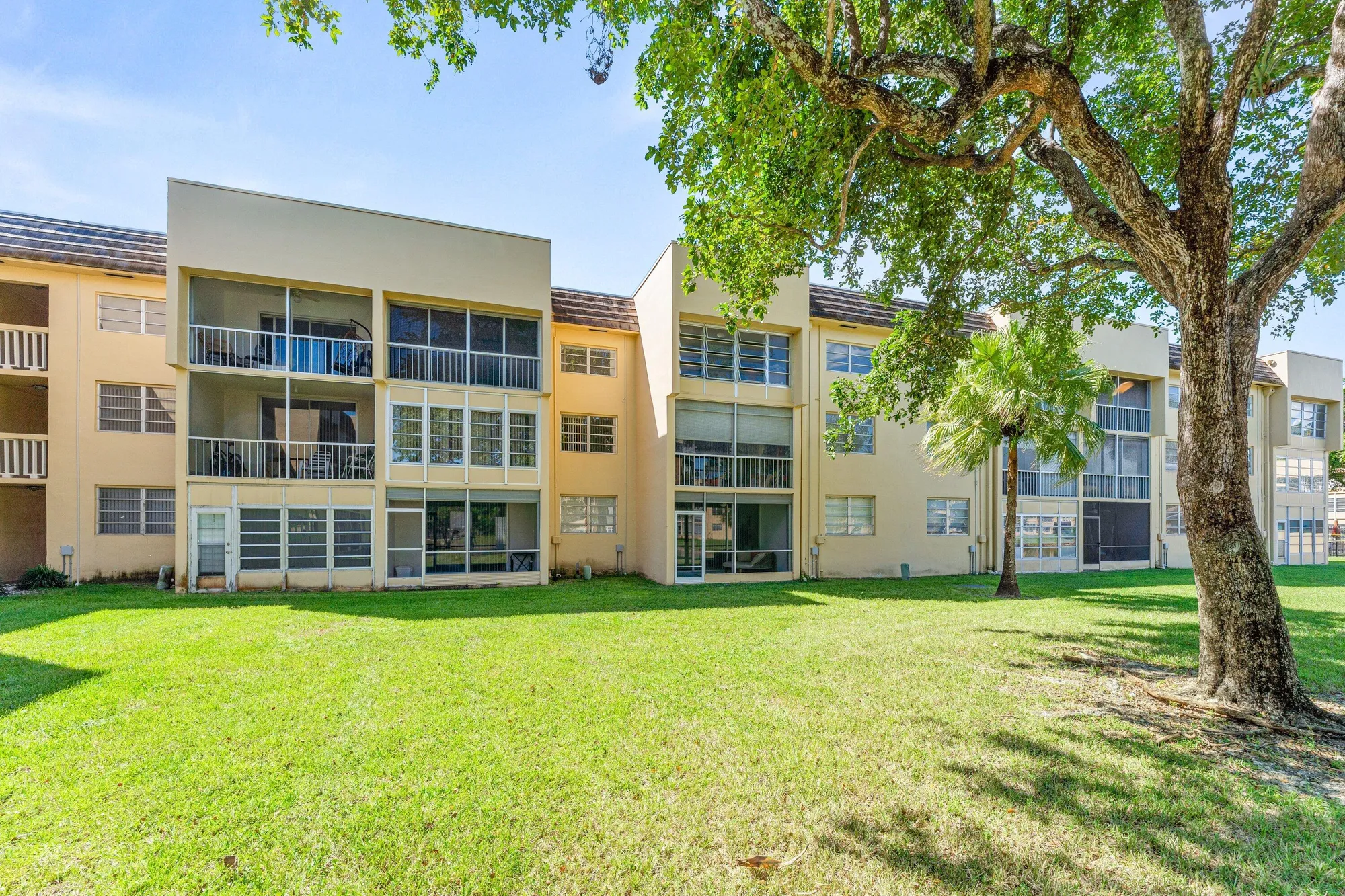 Property Slideshow image 26 of 29 | 5980 nw 64th ave 305, Tamarac, FL, 33319