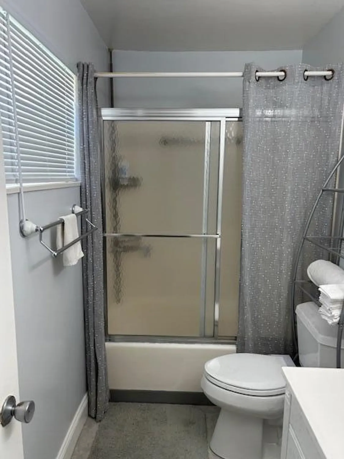 Property Slideshow image 13 of 41 | 417 lake evelyn dr, West Palm Beach, FL, 33411