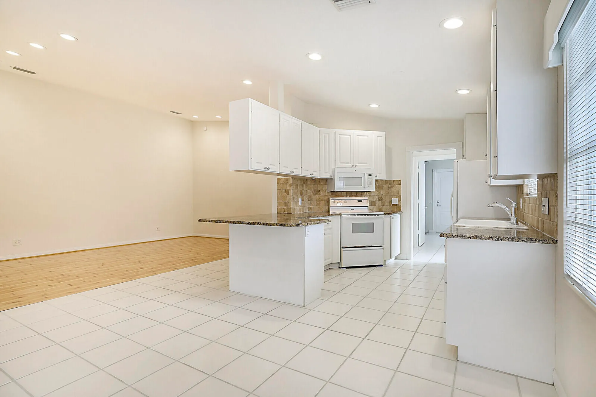 Property Slideshow image 27 of 57 | 7176 grassy bay dr, West Palm Beach, FL, 33411