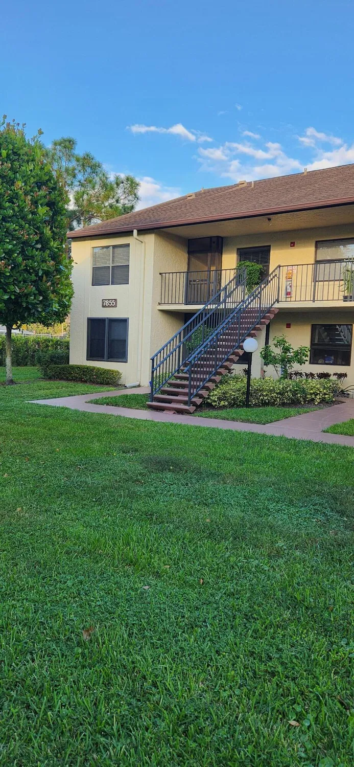 Property Slideshow image 2 of 8 | 7855 willow spring dr apt 711, Wellington, FL, 33467