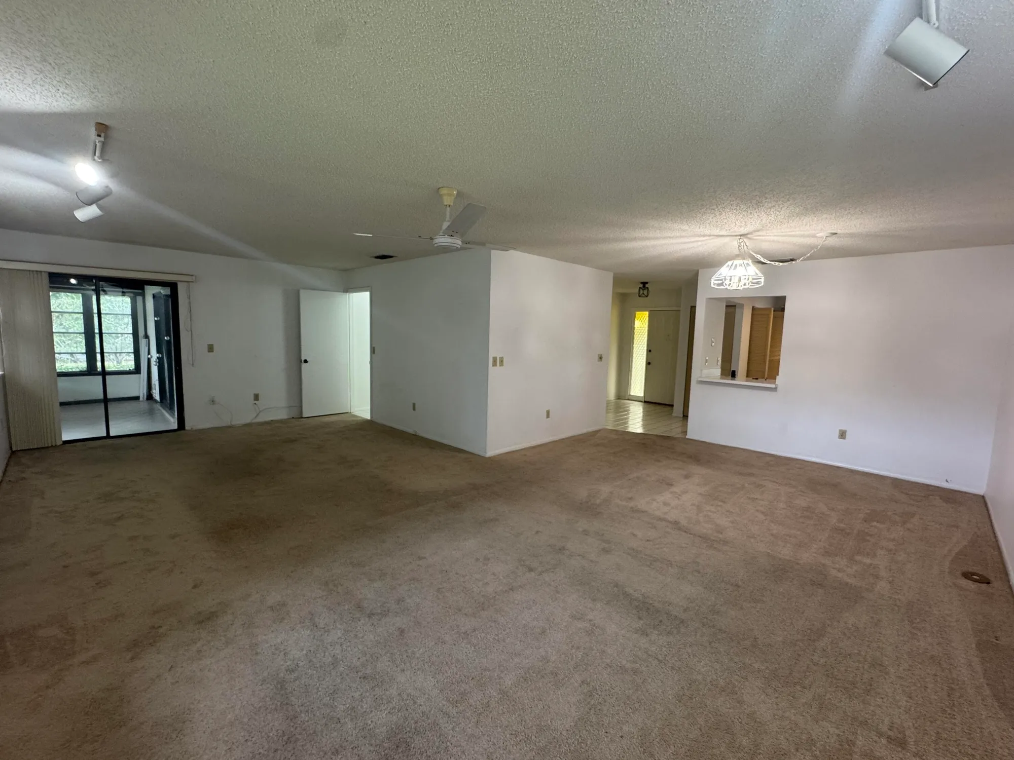 Property Slideshow image 8 of 26 | 320 elmira ct, Royal Palm Beach, FL, 33411