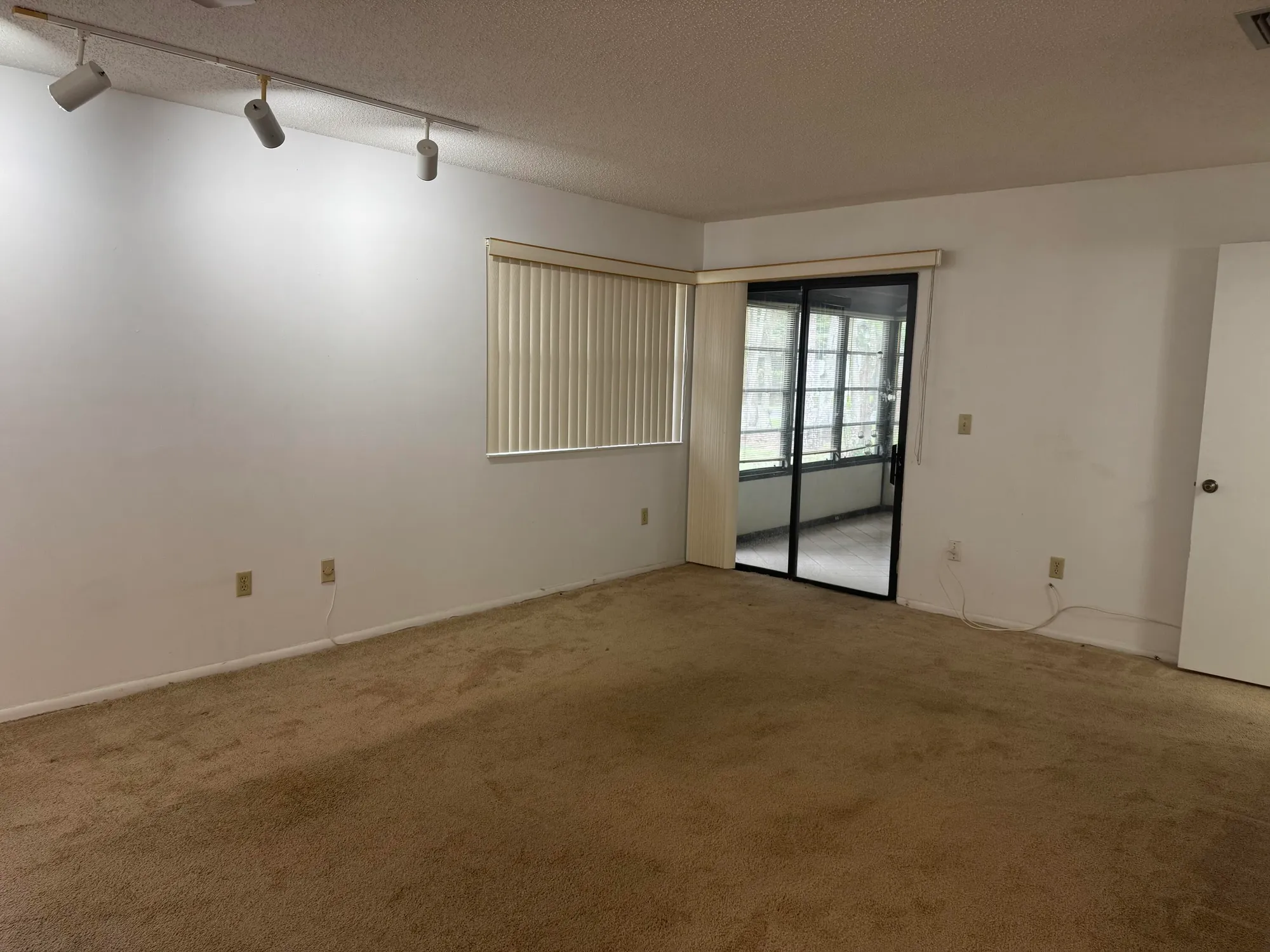 Property Slideshow image 9 of 26 | 320 elmira ct, Royal Palm Beach, FL, 33411