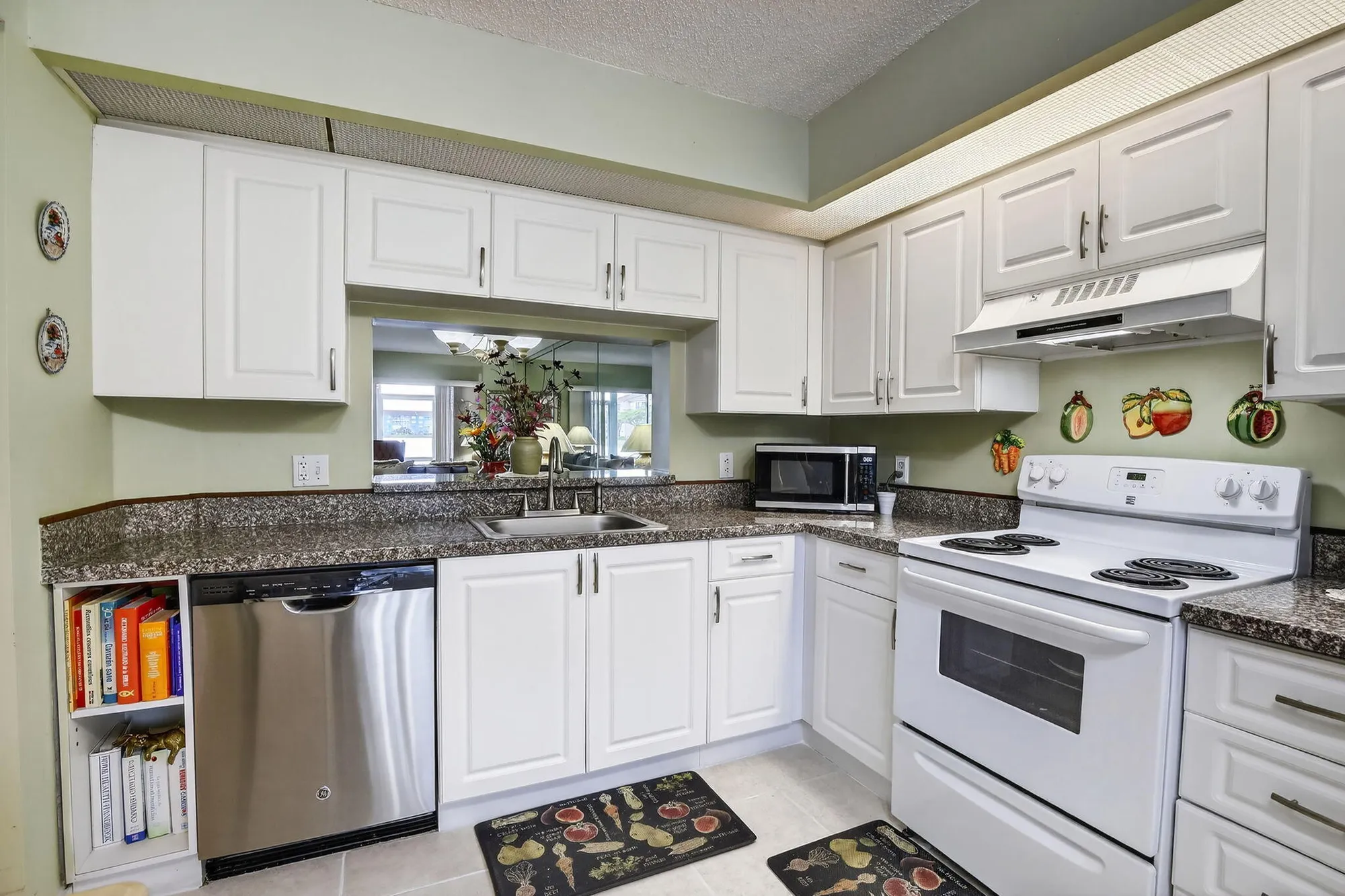 Property Slideshow image 5 of 13 | 1500 sw 131st way 108n, Pembroke Pines, FL, 33027