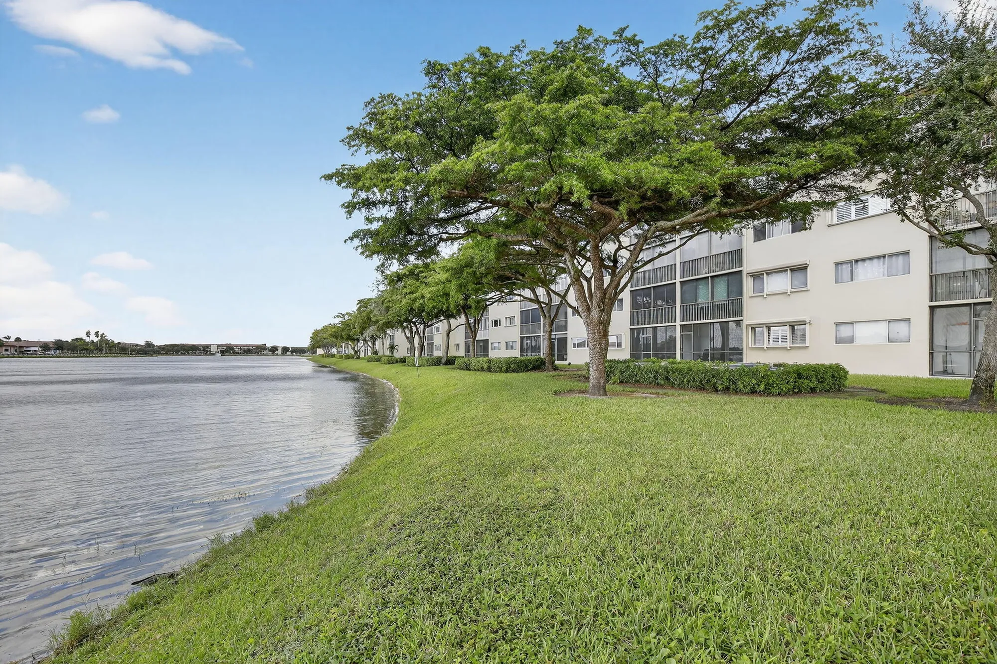 Property Slideshow image 11 of 13 | 1500 sw 131st way 108n, Pembroke Pines, FL, 33027