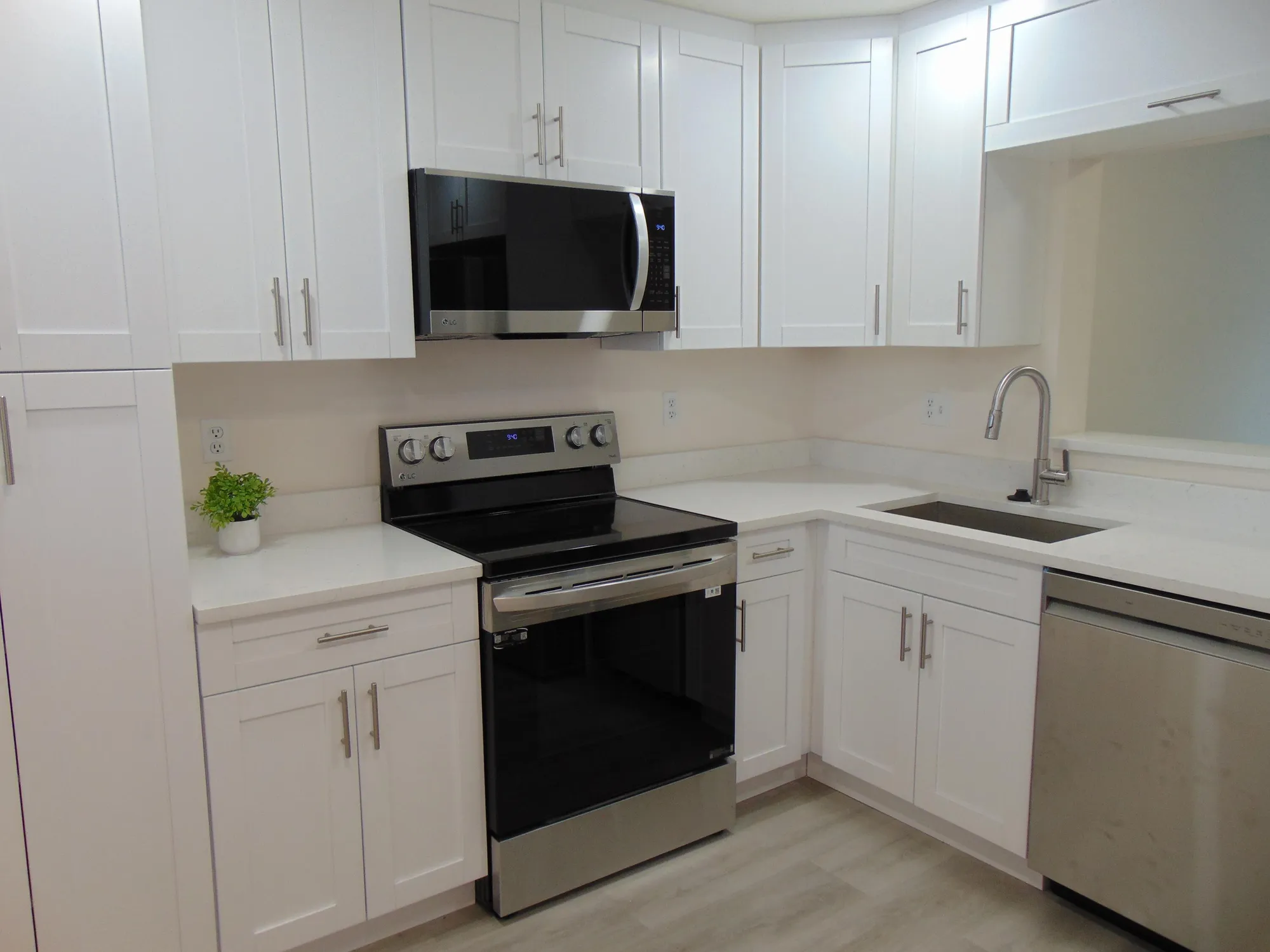 Property Slideshow image 2 of 16 | 3595 birdie dr apt 103, Lake Worth, FL, 33467