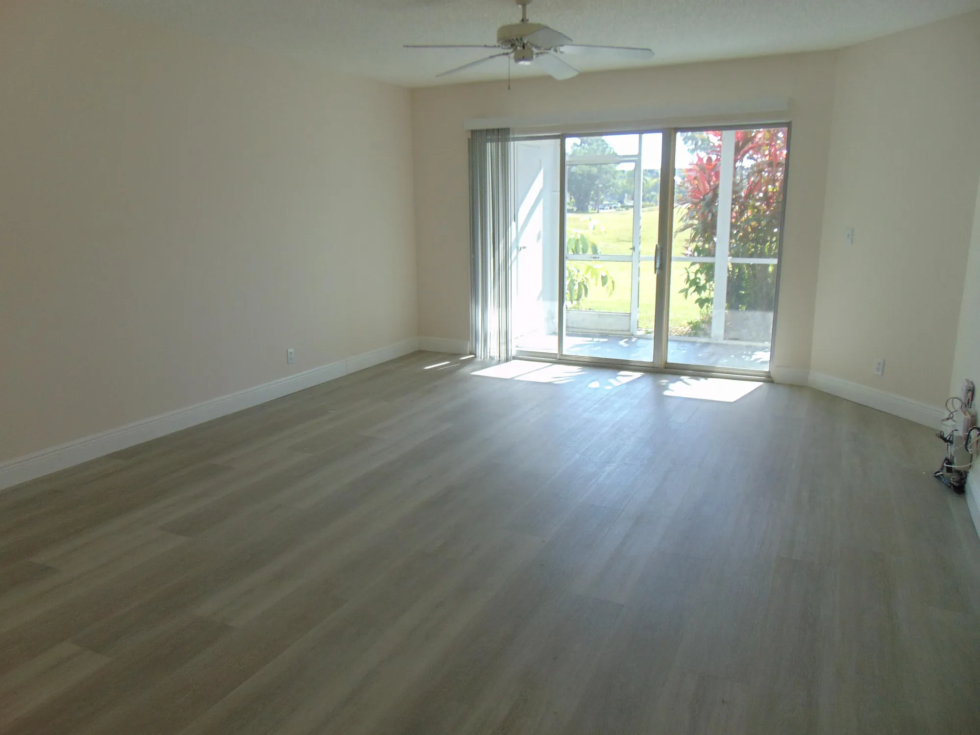 Property Slideshow image 7 of 16 | 3595 birdie dr apt 103, Lake Worth, FL, 33467