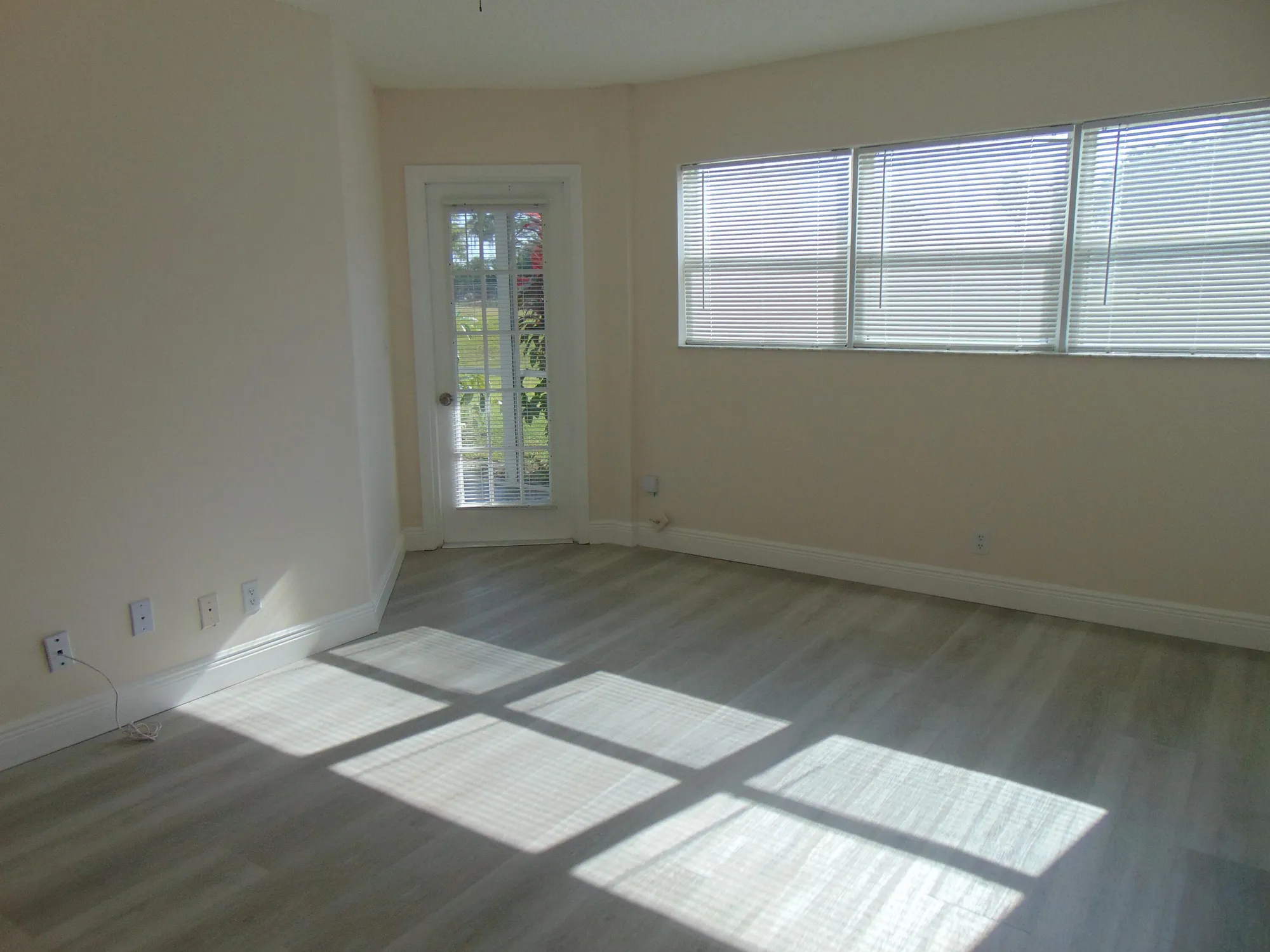 Property Slideshow image 8 of 16 | 3595 birdie dr apt 103, Lake Worth, FL, 33467