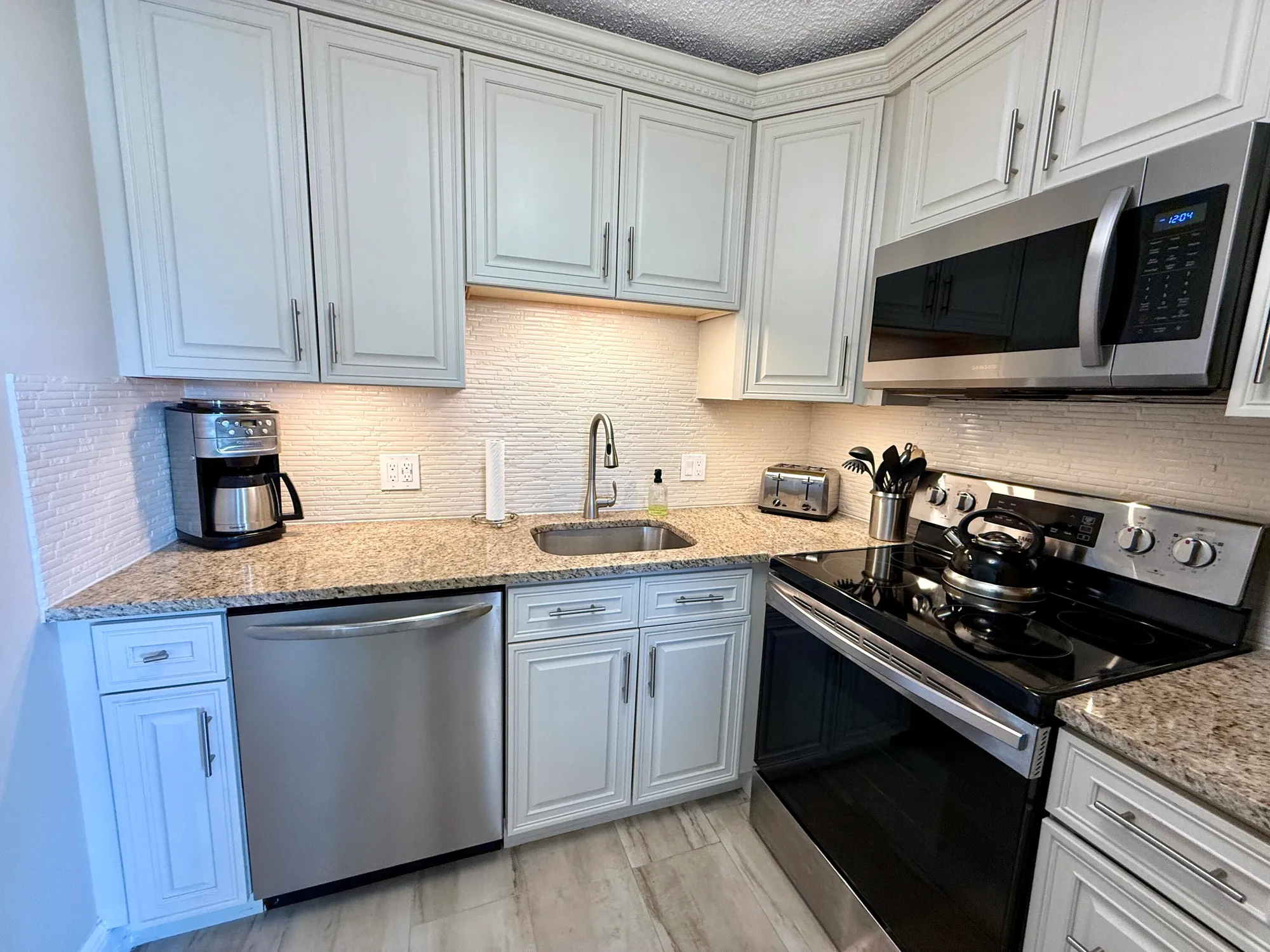 Property Slideshow image 4 of 70 | 359 oakridge t, Deerfield Beach, FL, 33442