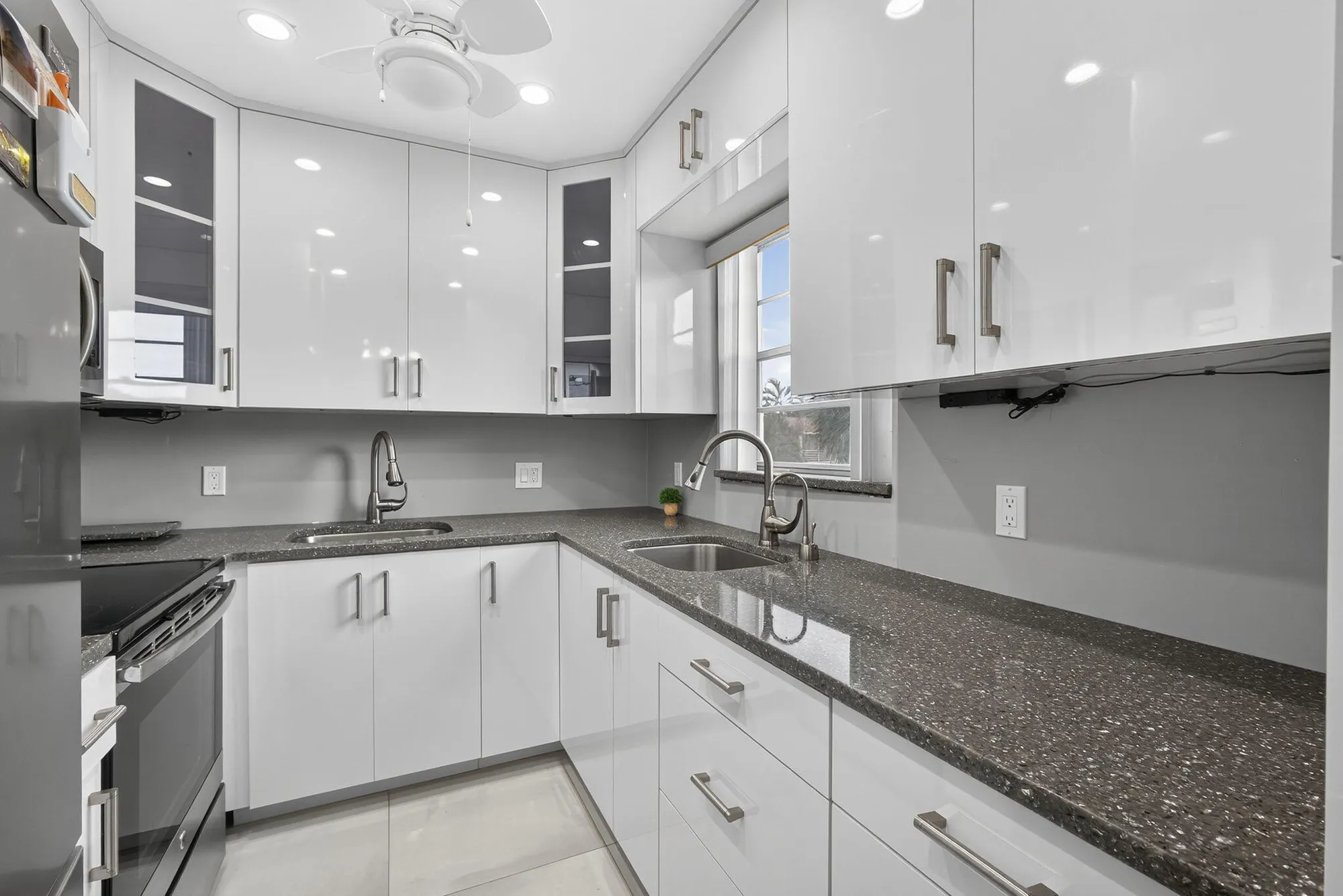 Property Slideshow image 1 of 33 | 160 easthampton g, West Palm Beach, FL, 33417