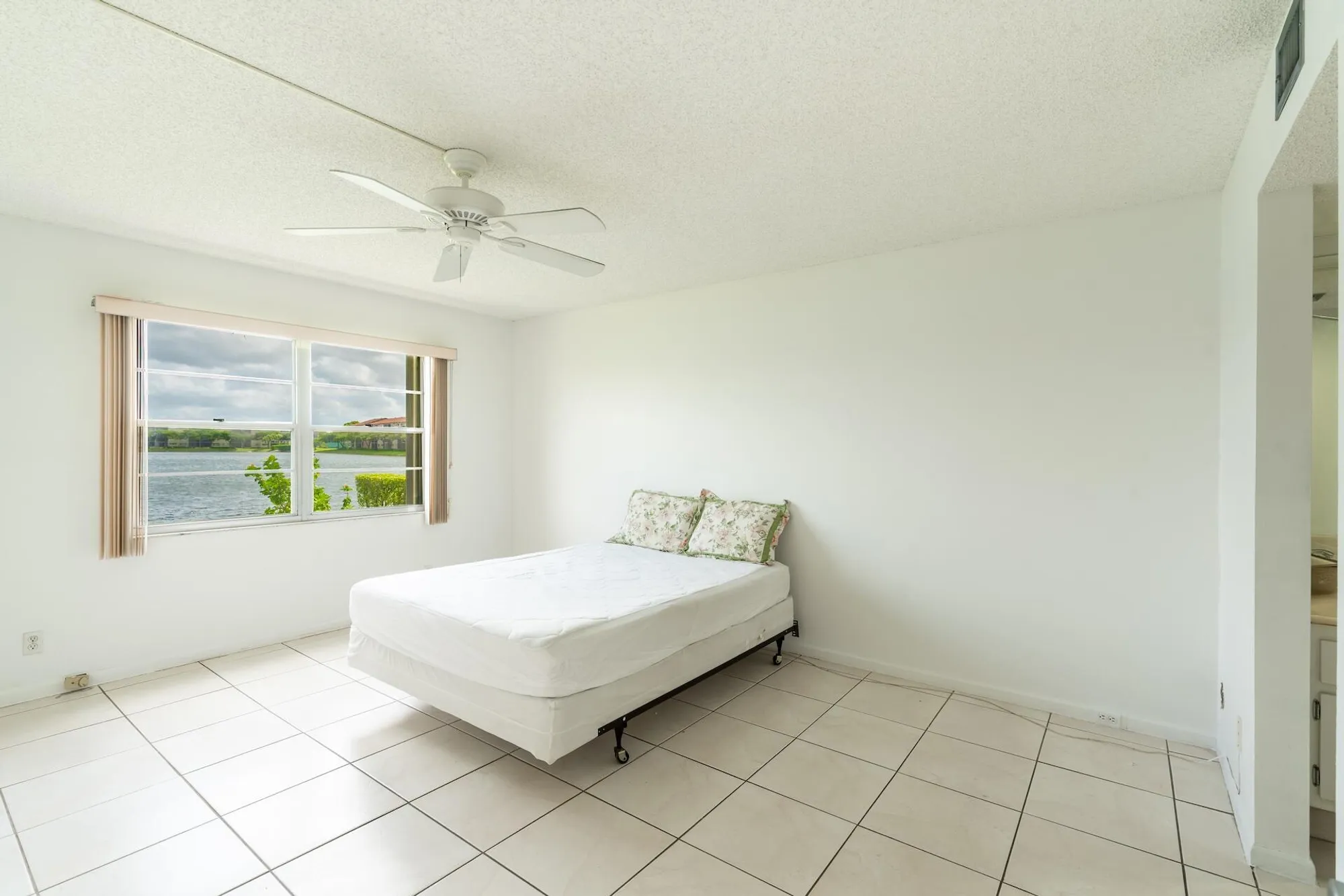 Property Slideshow image 28 of 54 | 1501 sw 134th way 105d, Pembroke Pines, FL, 33027