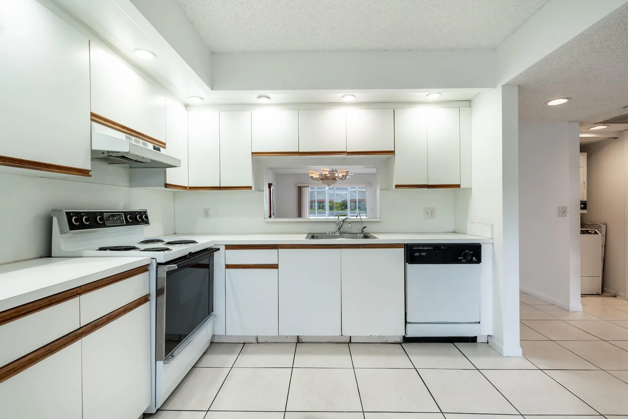 Property Slideshow image 16 of 54 | 1501 sw 134th way 105d, Pembroke Pines, FL, 33027