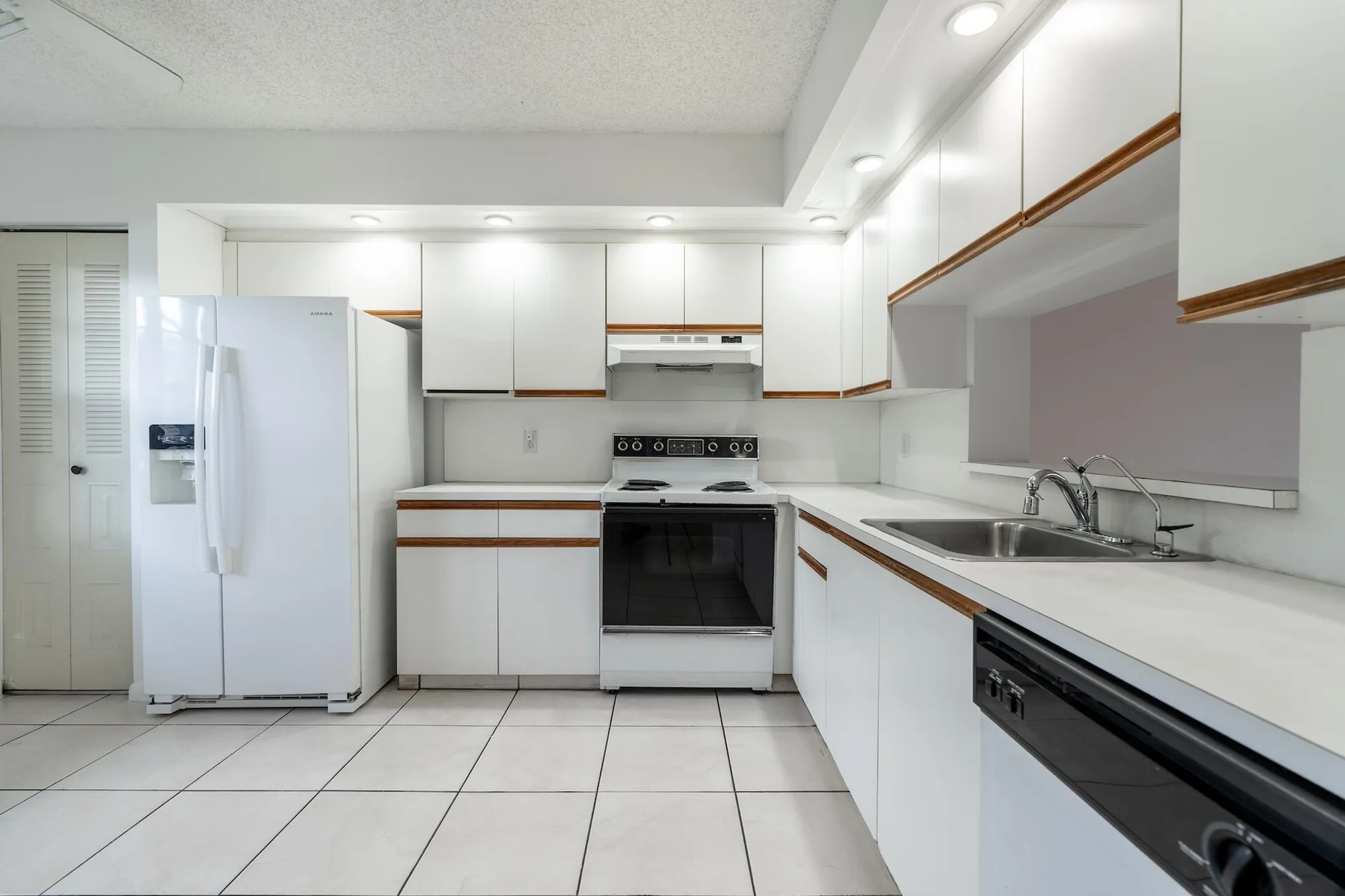 Property Slideshow image 13 of 54 | 1501 sw 134th way 105d, Pembroke Pines, FL, 33027