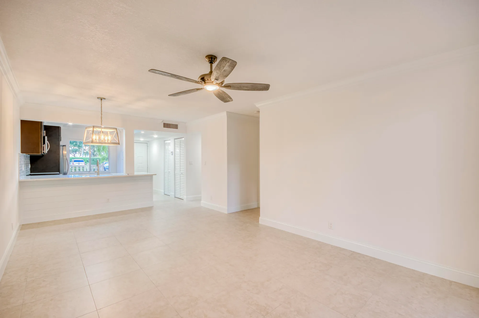 Property Slideshow image 10 of 39 | 6865 huntington ln apt 105, Delray Beach, FL, 33446