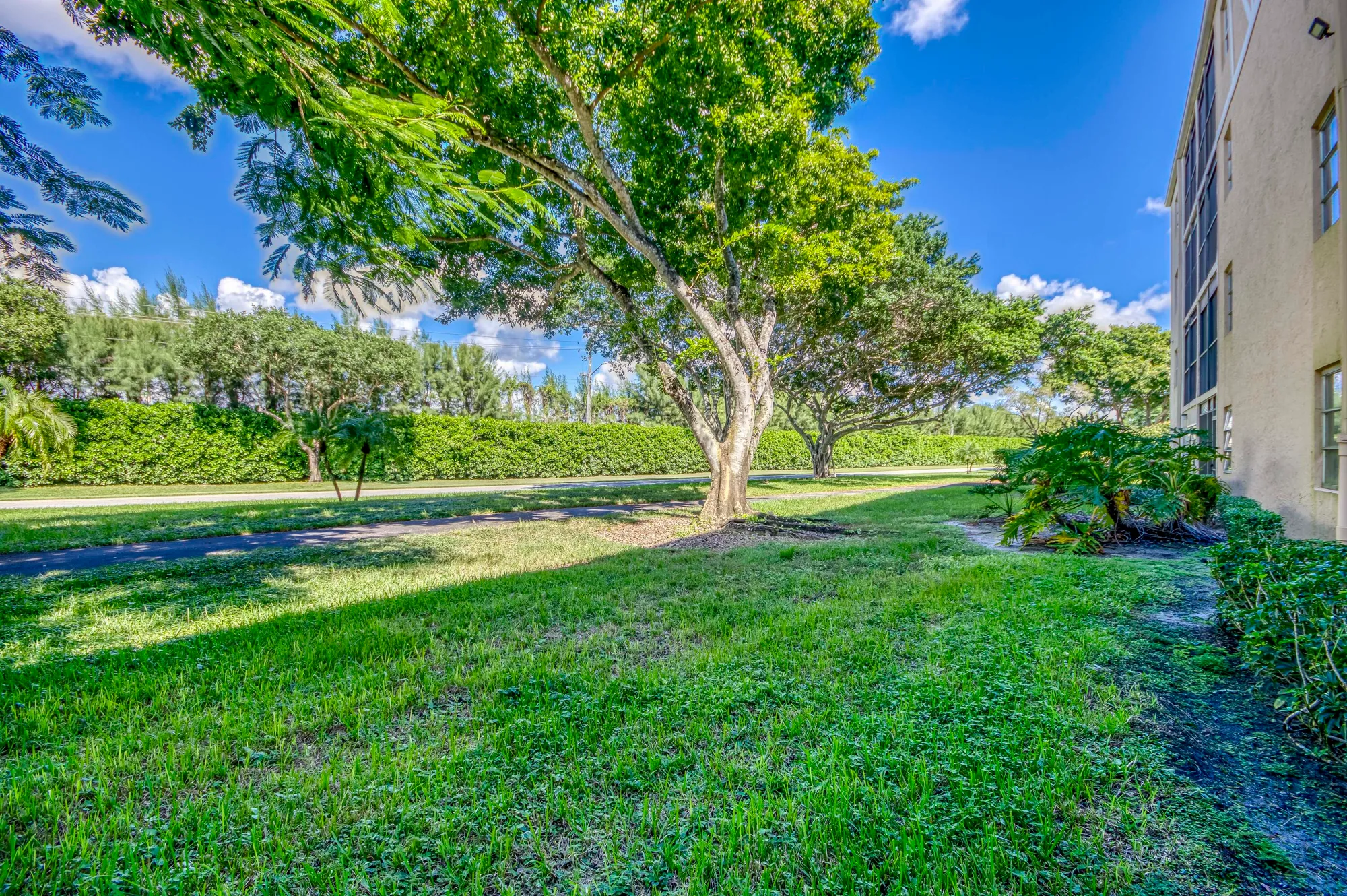 Property Slideshow image 18 of 39 | 6865 huntington ln apt 105, Delray Beach, FL, 33446