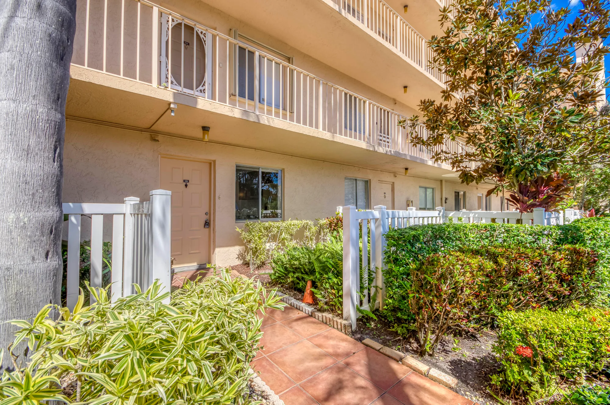 Property Slideshow image 3 of 39 | 6865 huntington ln apt 105, Delray Beach, FL, 33446