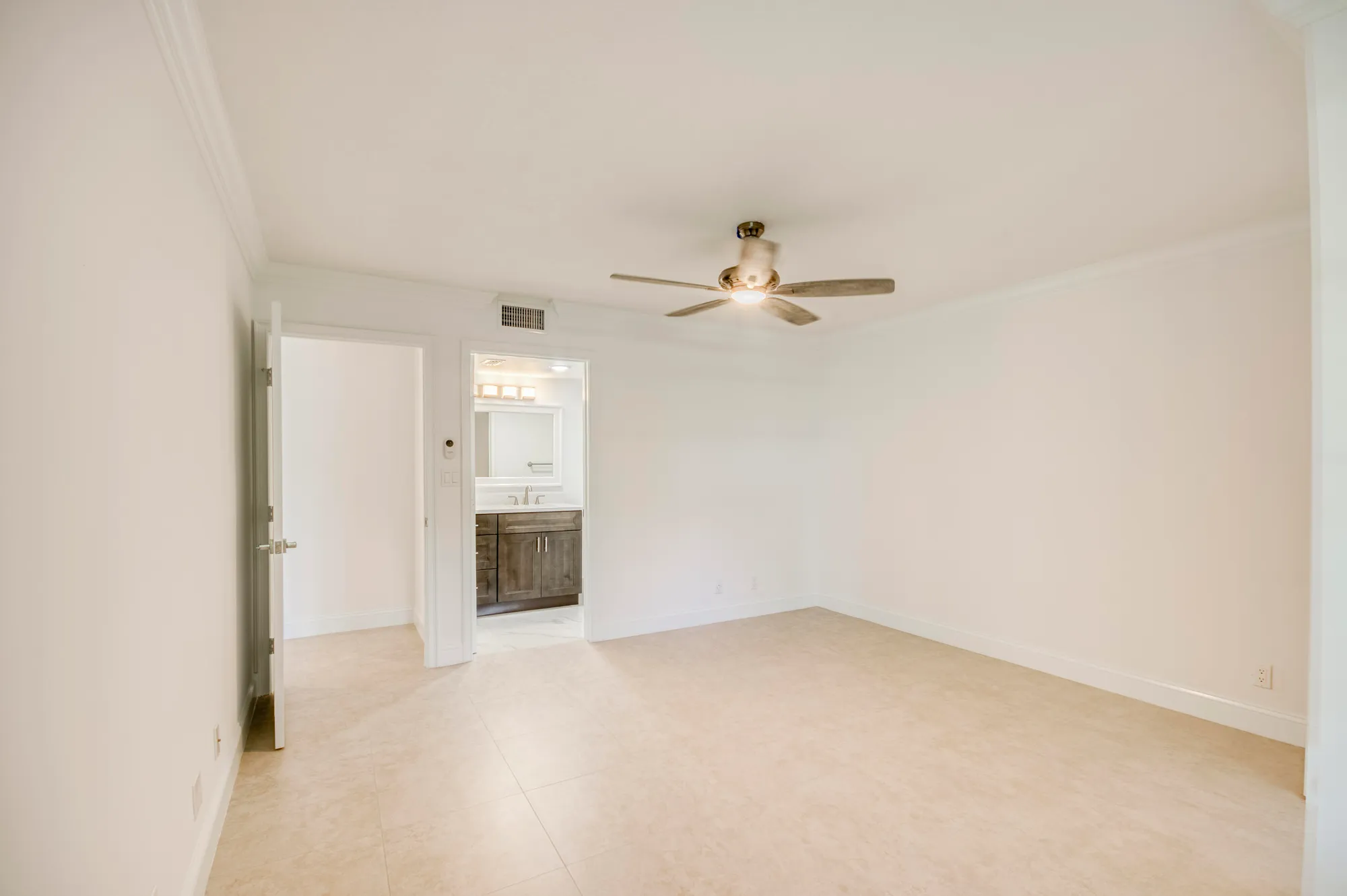 Property Slideshow image 14 of 39 | 6865 huntington ln apt 105, Delray Beach, FL, 33446