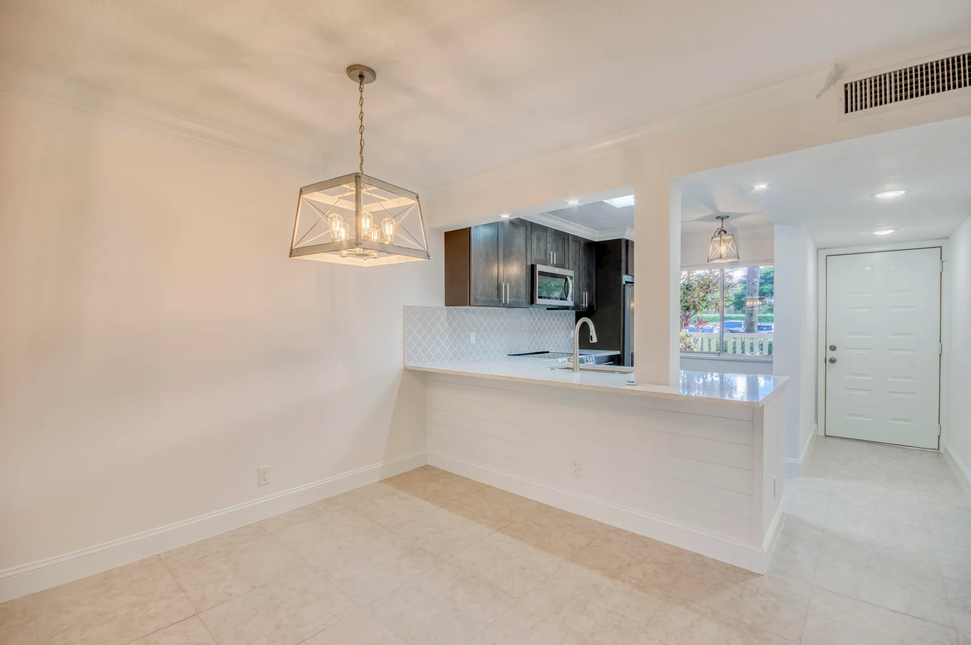 Property Slideshow image 4 of 39 | 6865 huntington ln apt 105, Delray Beach, FL, 33446