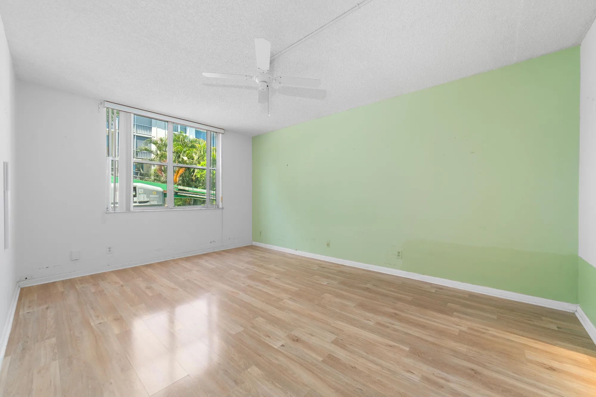 Property Slideshow image 11 of 27 | 2006 s federal hwy 106, Boynton Beach, FL, 33435