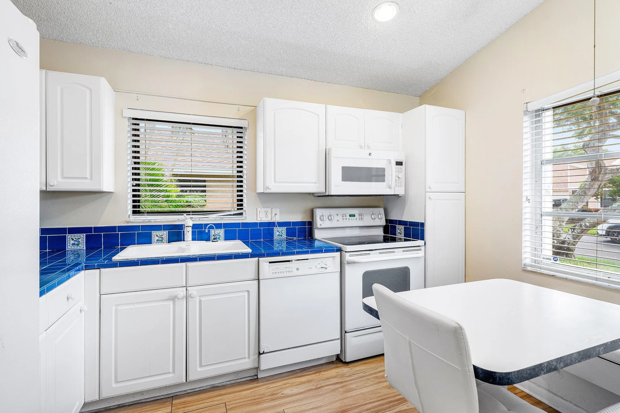 Property Slideshow image 4 of 35 | 8077 springtree rd d, Boca Raton, FL, 33496