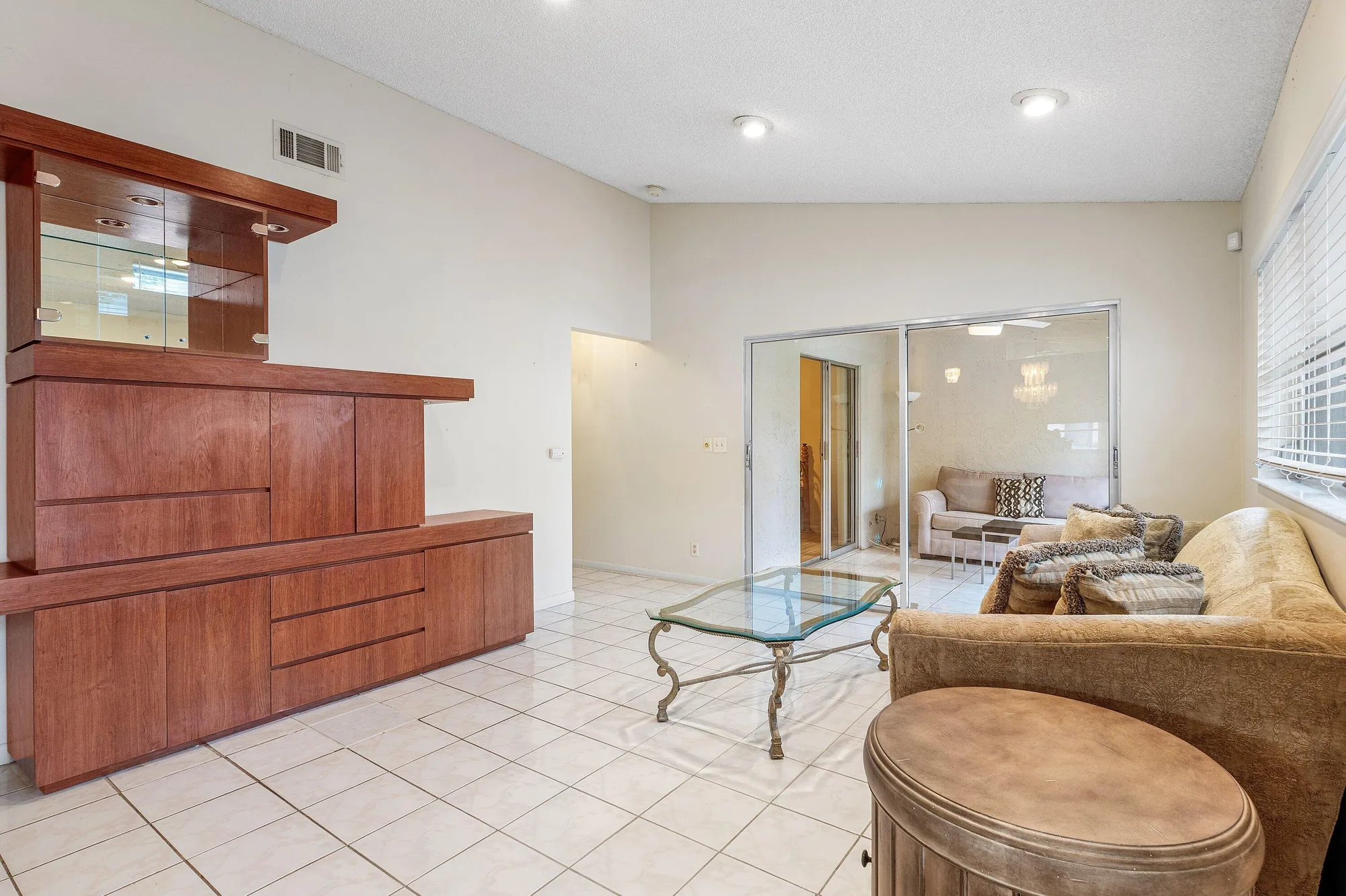 Property Slideshow image 10 of 35 | 8077 springtree rd d, Boca Raton, FL, 33496