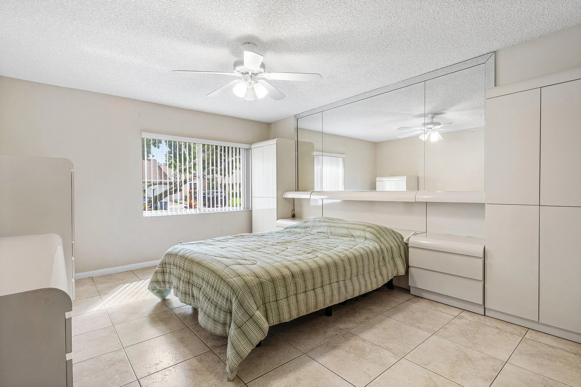 Property Slideshow image 16 of 35 | 8077 springtree rd d, Boca Raton, FL, 33496