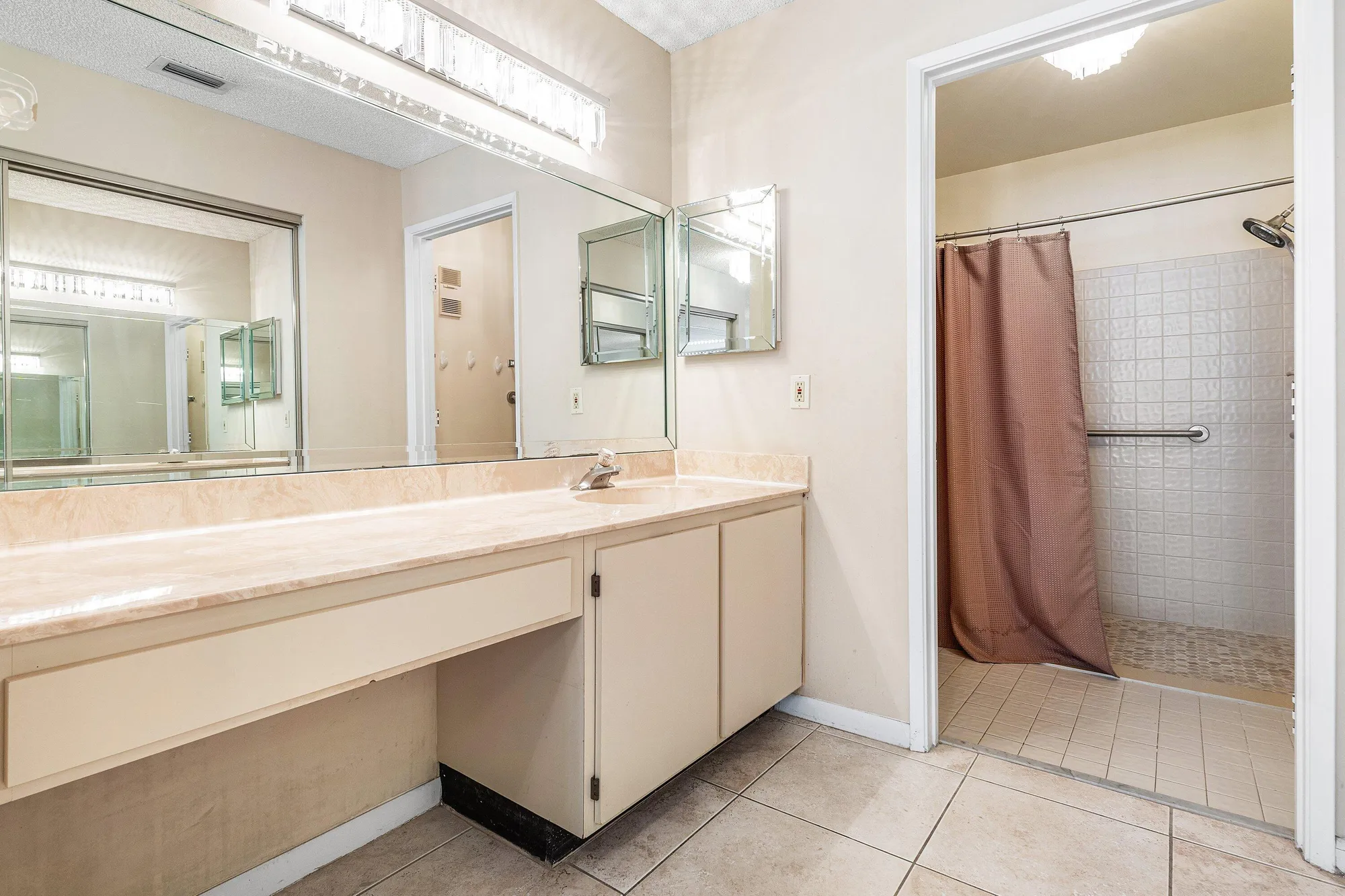 Property Slideshow image 18 of 35 | 8077 springtree rd d, Boca Raton, FL, 33496