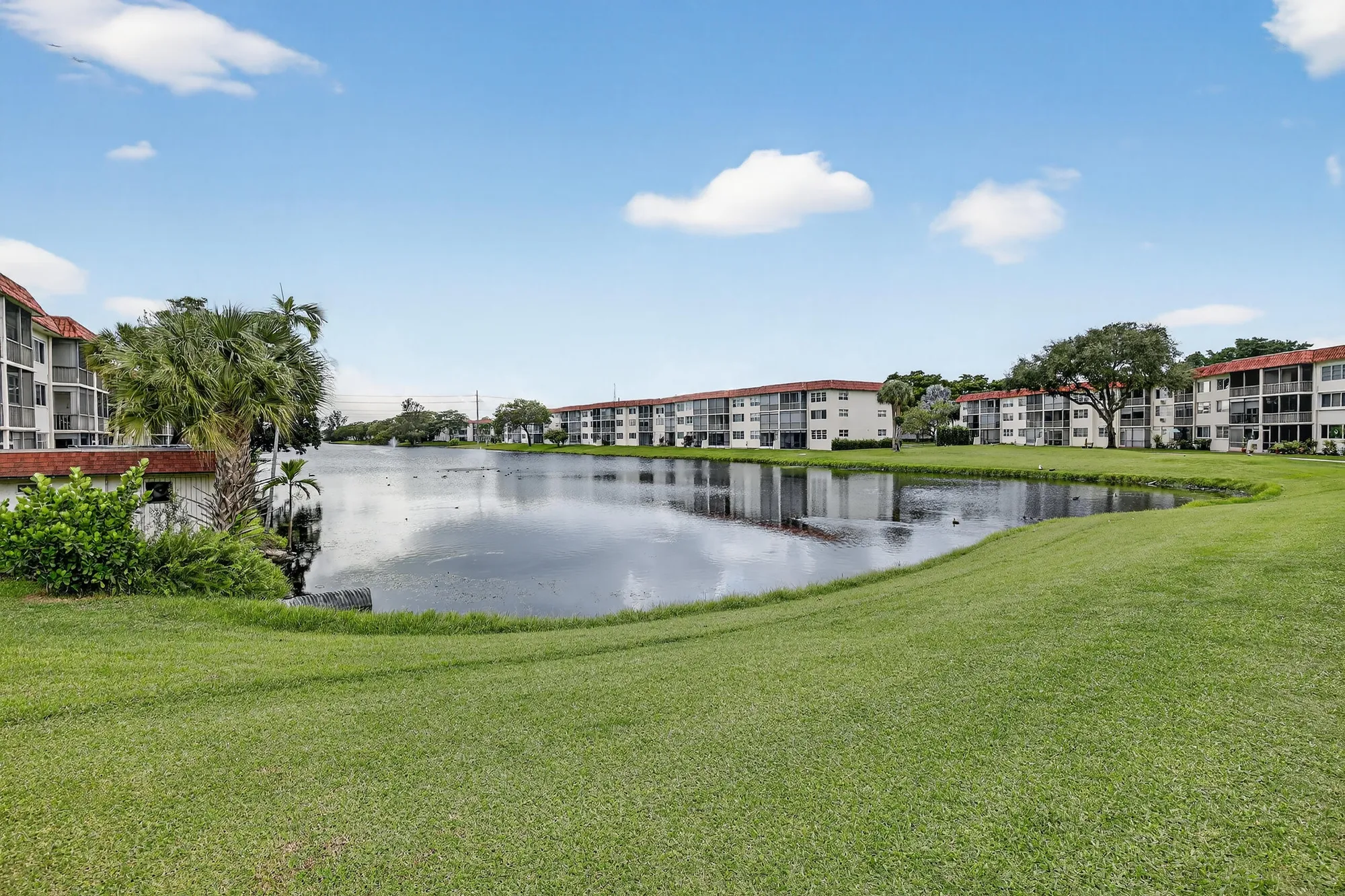 Property Slideshow image 1 of 47 | 411 s hollybrook dr 104, Pembroke Pines, FL, 33025