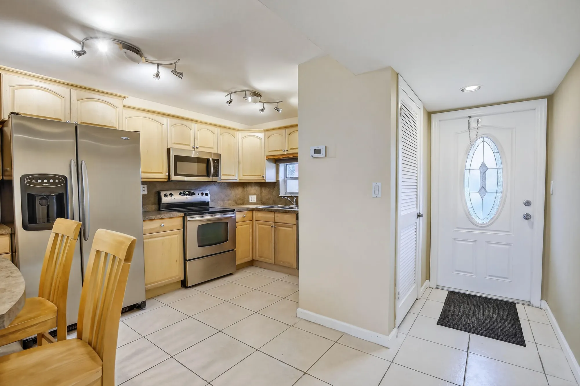 Property Slideshow image 7 of 47 | 411 s hollybrook dr 104, Pembroke Pines, FL, 33025