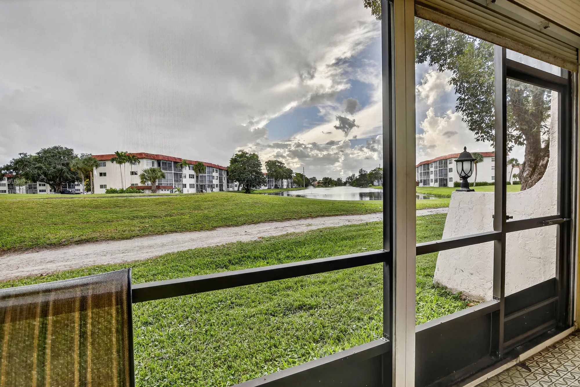 Property Slideshow image 22 of 47 | 411 s hollybrook dr 104, Pembroke Pines, FL, 33025
