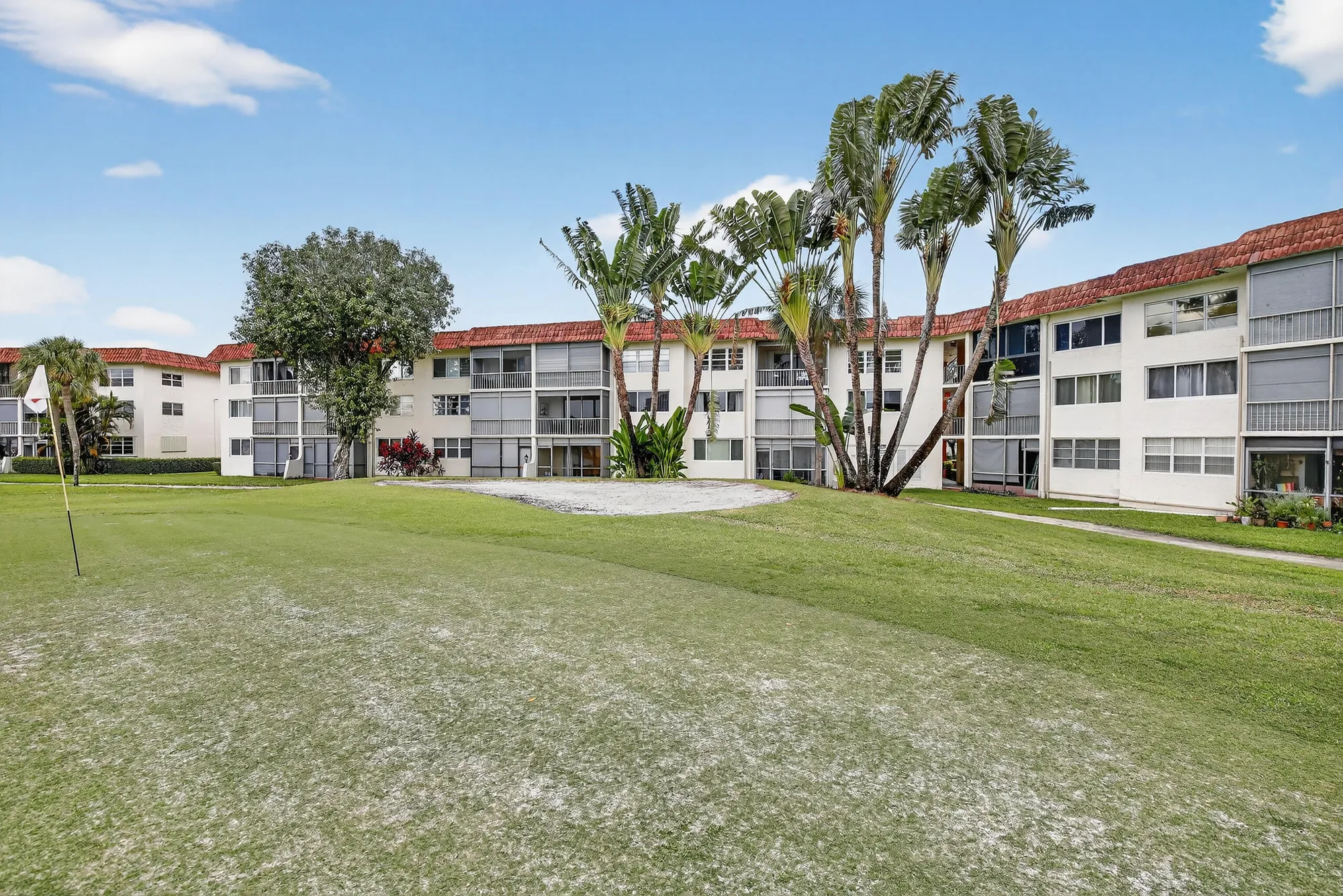 Property Slideshow image 38 of 47 | 411 s hollybrook dr 104, Pembroke Pines, FL, 33025