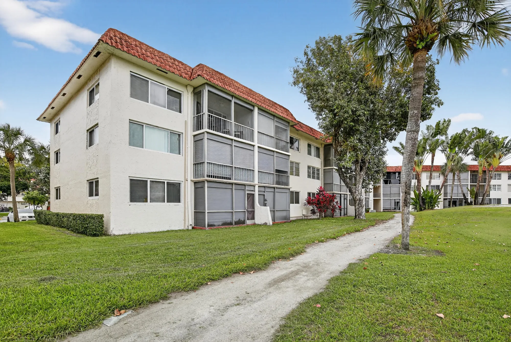 Property Slideshow image 40 of 47 | 411 s hollybrook dr 104, Pembroke Pines, FL, 33025