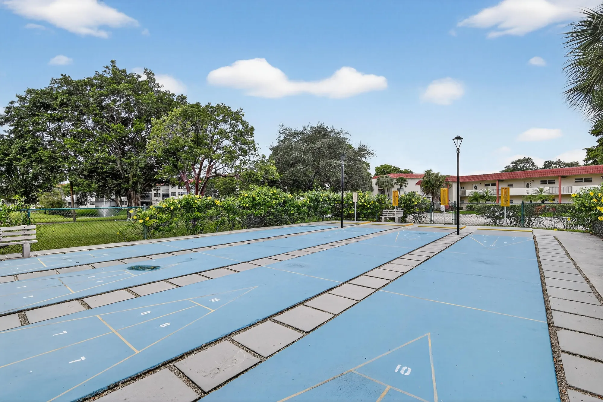 Property Slideshow image 45 of 47 | 411 s hollybrook dr 104, Pembroke Pines, FL, 33025
