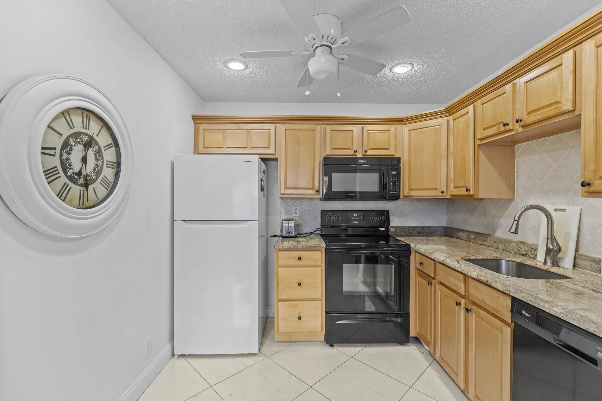 Property Slideshow image 14 of 49 | 137 burgundy c # 137, Delray Beach, FL, 33484