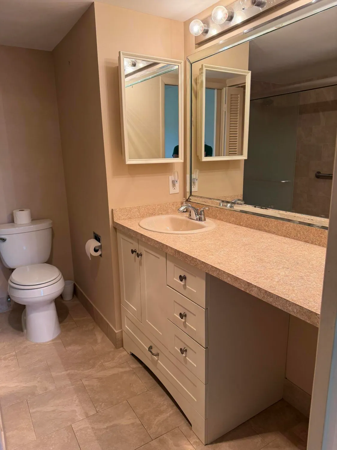 Property Slideshow image 10 of 24 | 2017 newcastle a, Boca Raton, FL, 33434