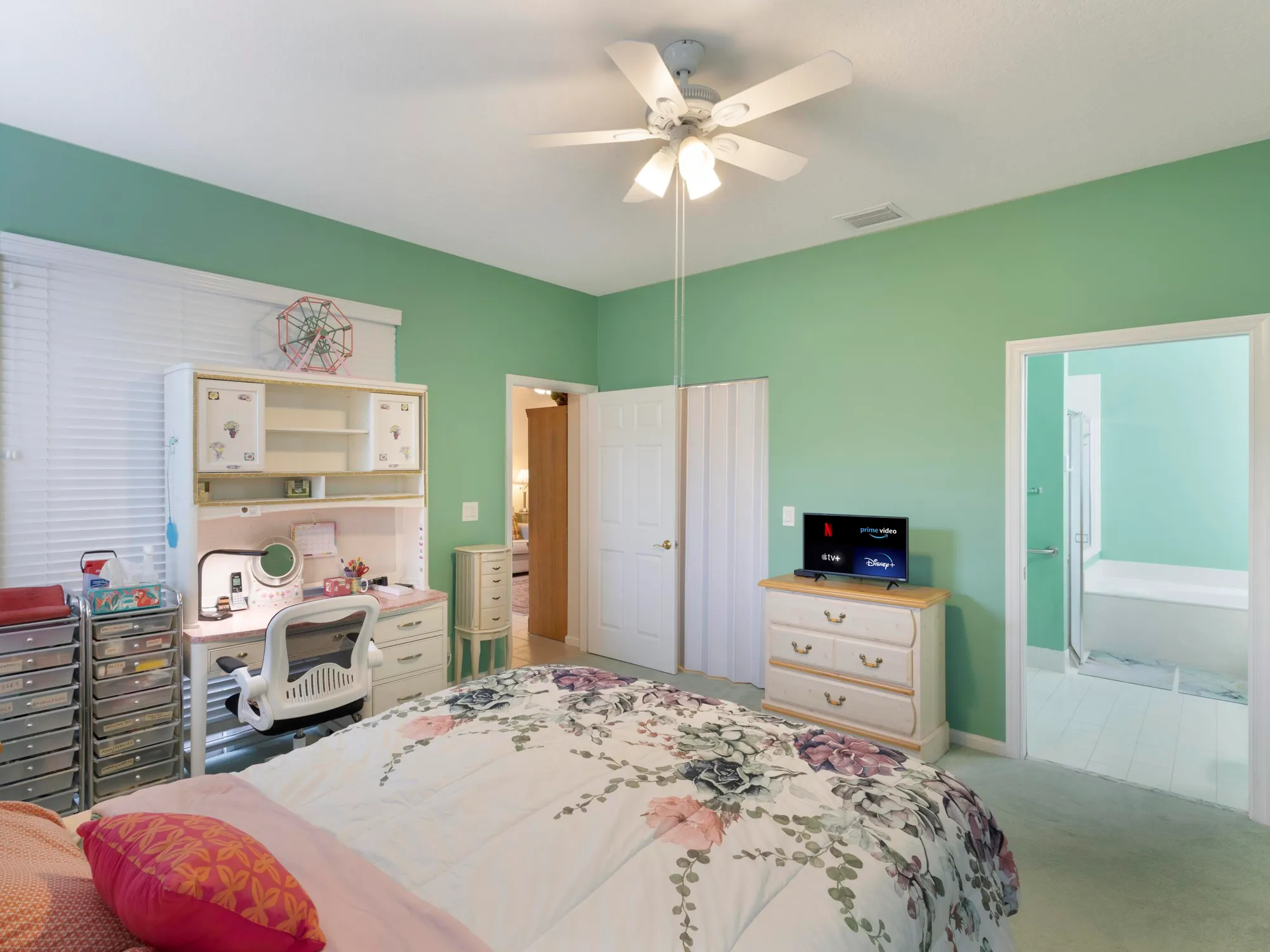 Property Slideshow image 19 of 52 | 10788 royal caribbean cir, Boynton Beach, FL, 33437